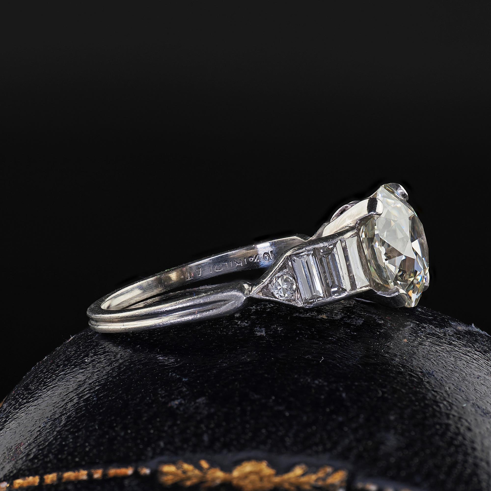 Bague de fiançailles Art déco ancienne en platine avec diamant baguette vieille Europe - GIA Bon état - En vente à Great Neck, NY
