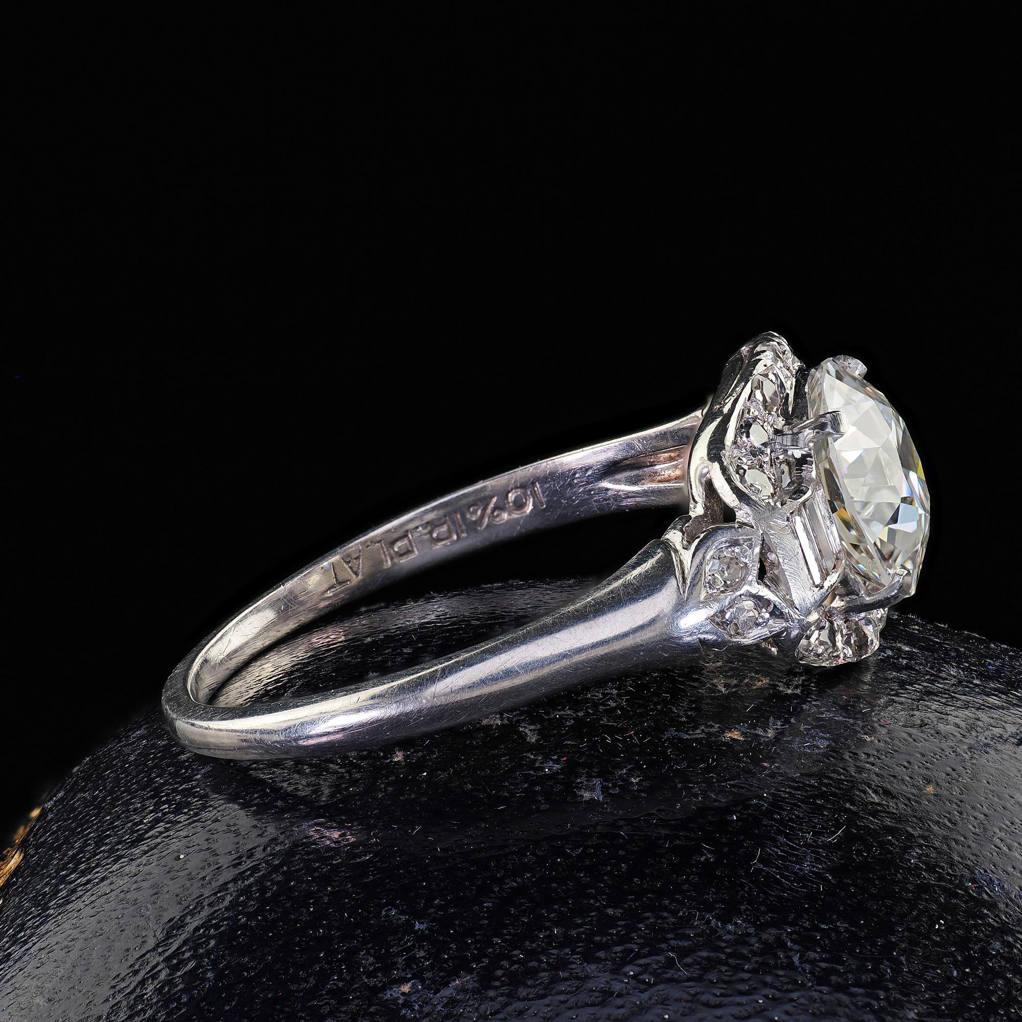 Taglio antico europeo Anello di fidanzamento Baguette con diamante antico in platino Art Deco - GIA in vendita