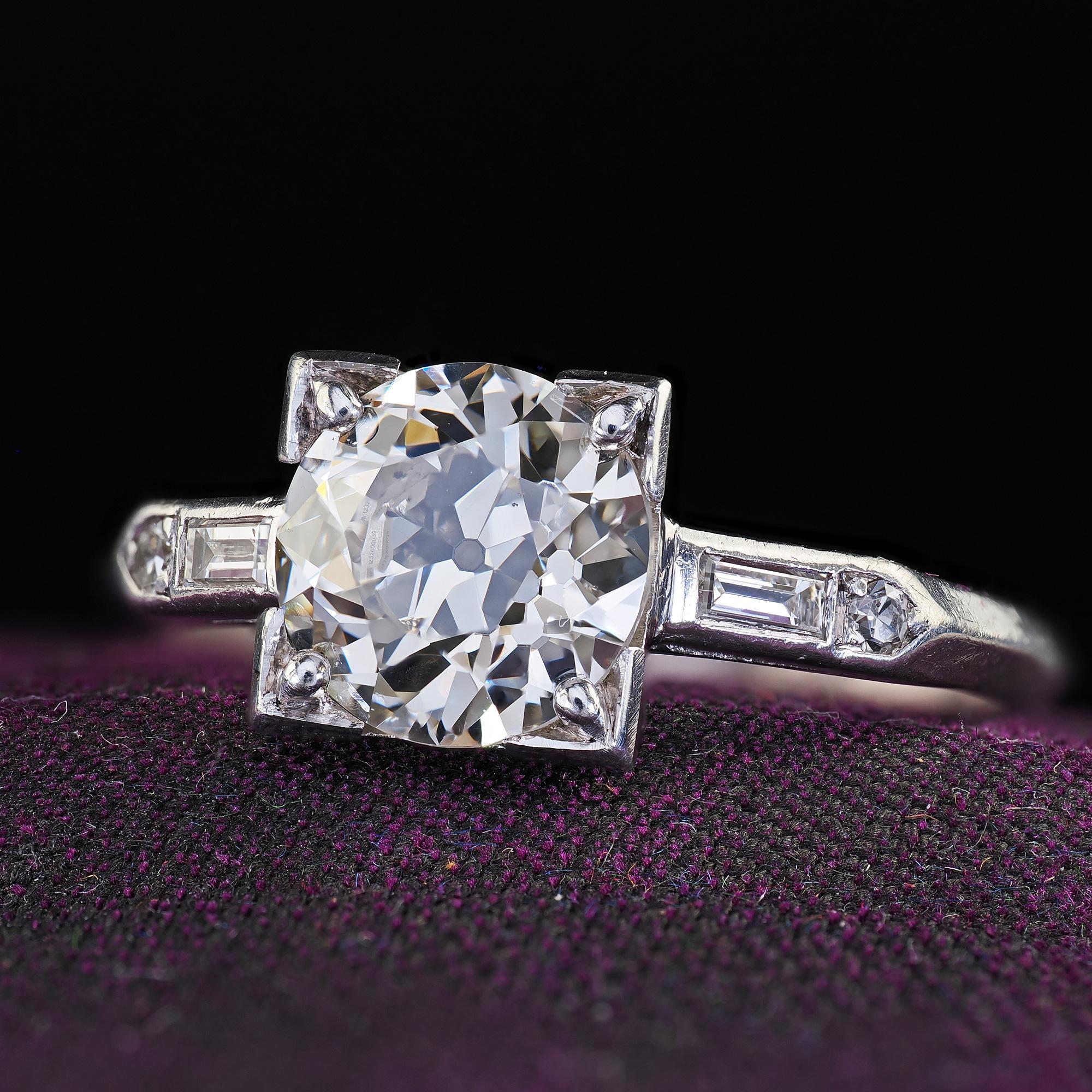 Bague de fiançailles Art déco ancienne en platine avec diamant baguette vieille Europe - GIA en vente 1