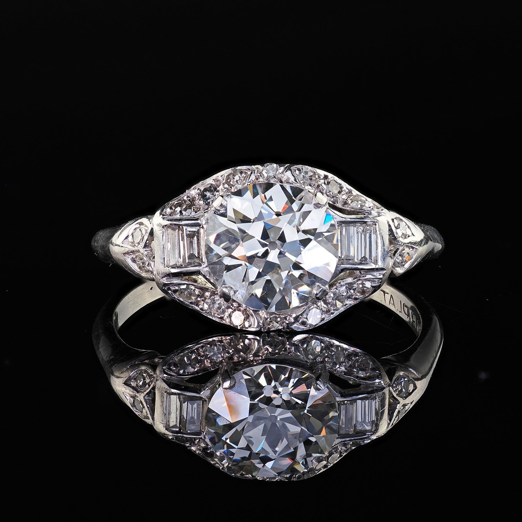 Anello di fidanzamento Baguette con diamante antico in platino Art Deco - GIA in vendita 1