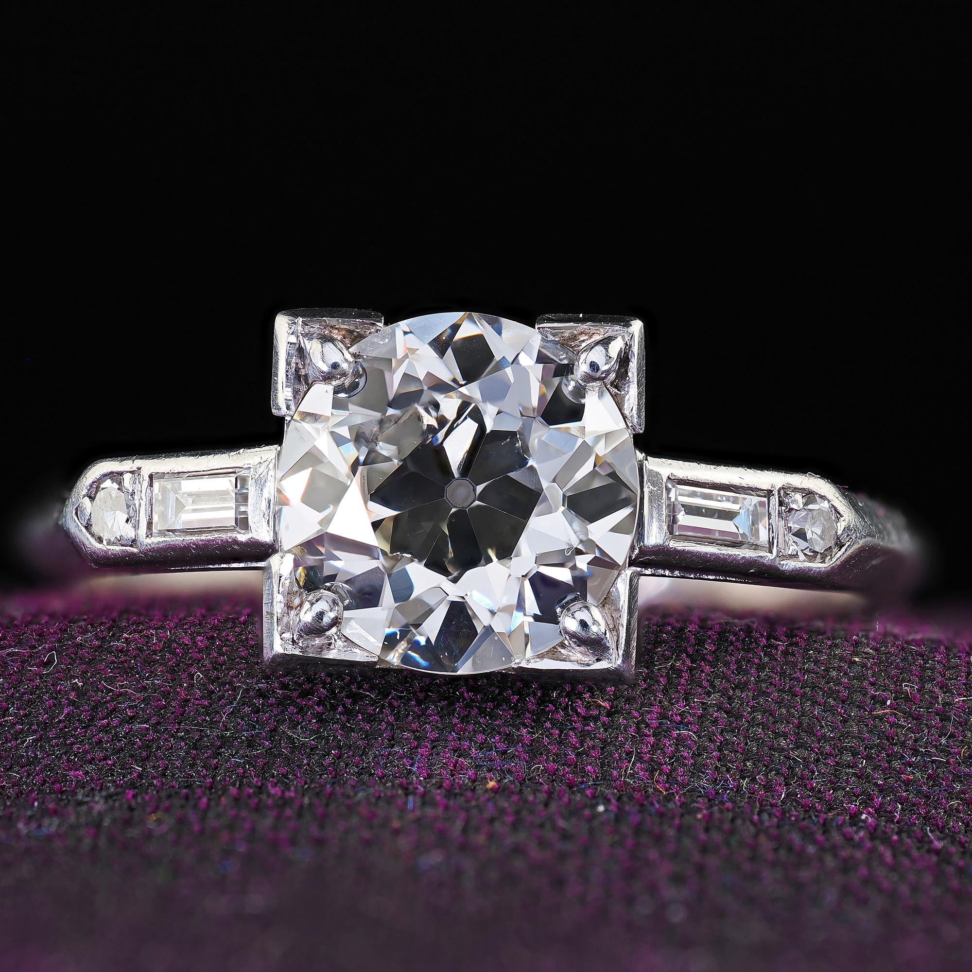 Bague de fiançailles Art déco ancienne en platine avec diamant baguette vieille Europe - GIA en vente 2