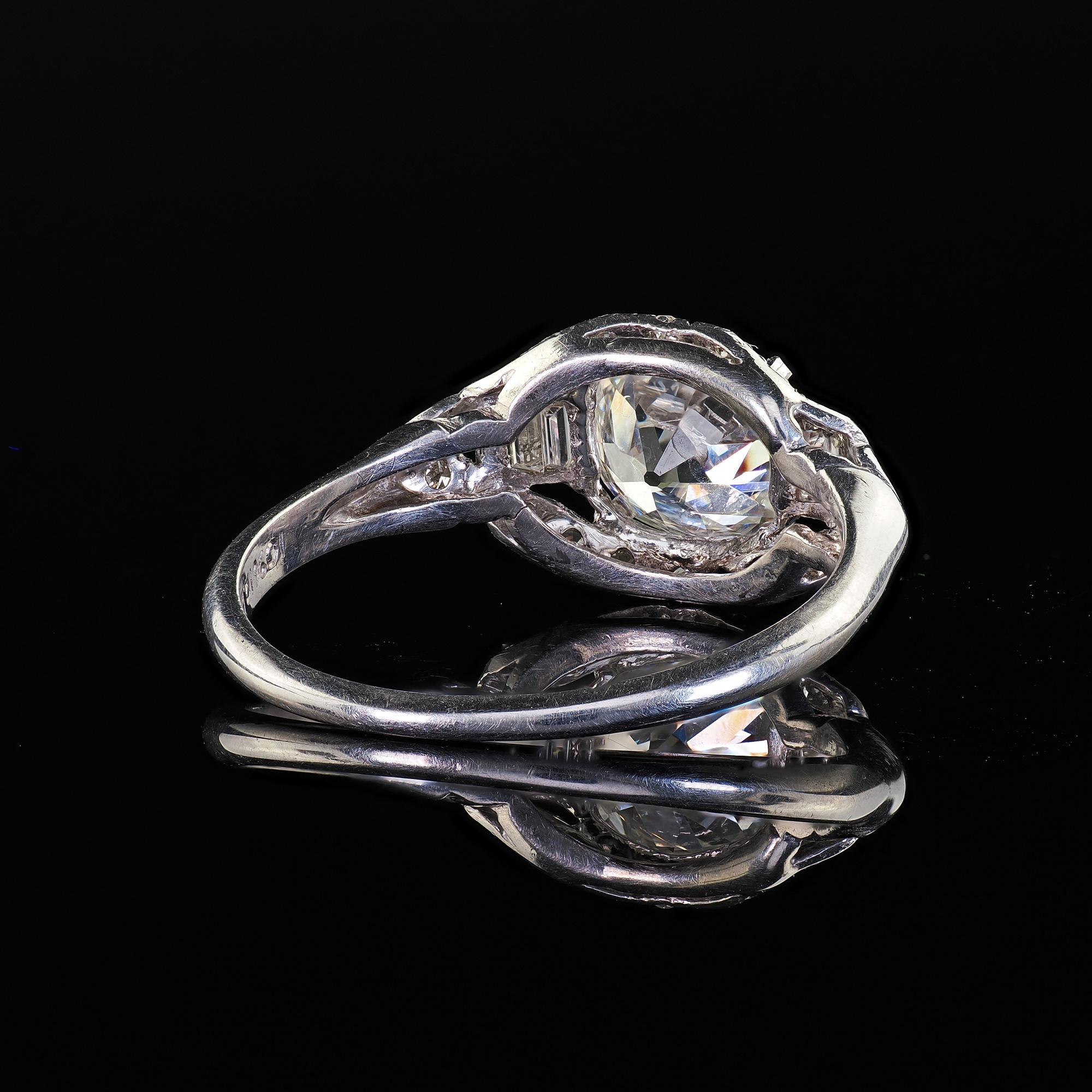 Anello di fidanzamento Baguette con diamante antico in platino Art Deco - GIA in vendita 2