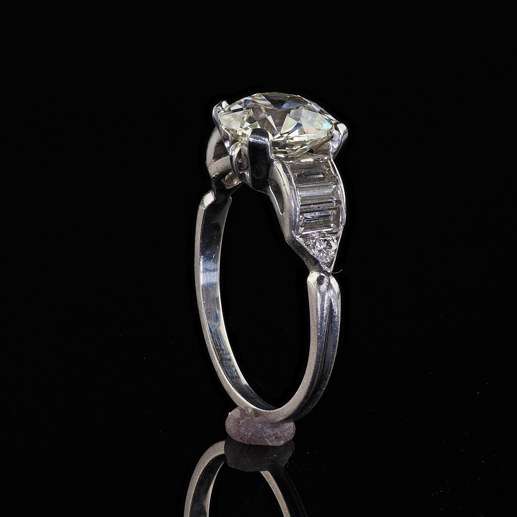 Bague de fiançailles Art déco ancienne en platine avec diamant baguette vieille Europe - GIA en vente 4
