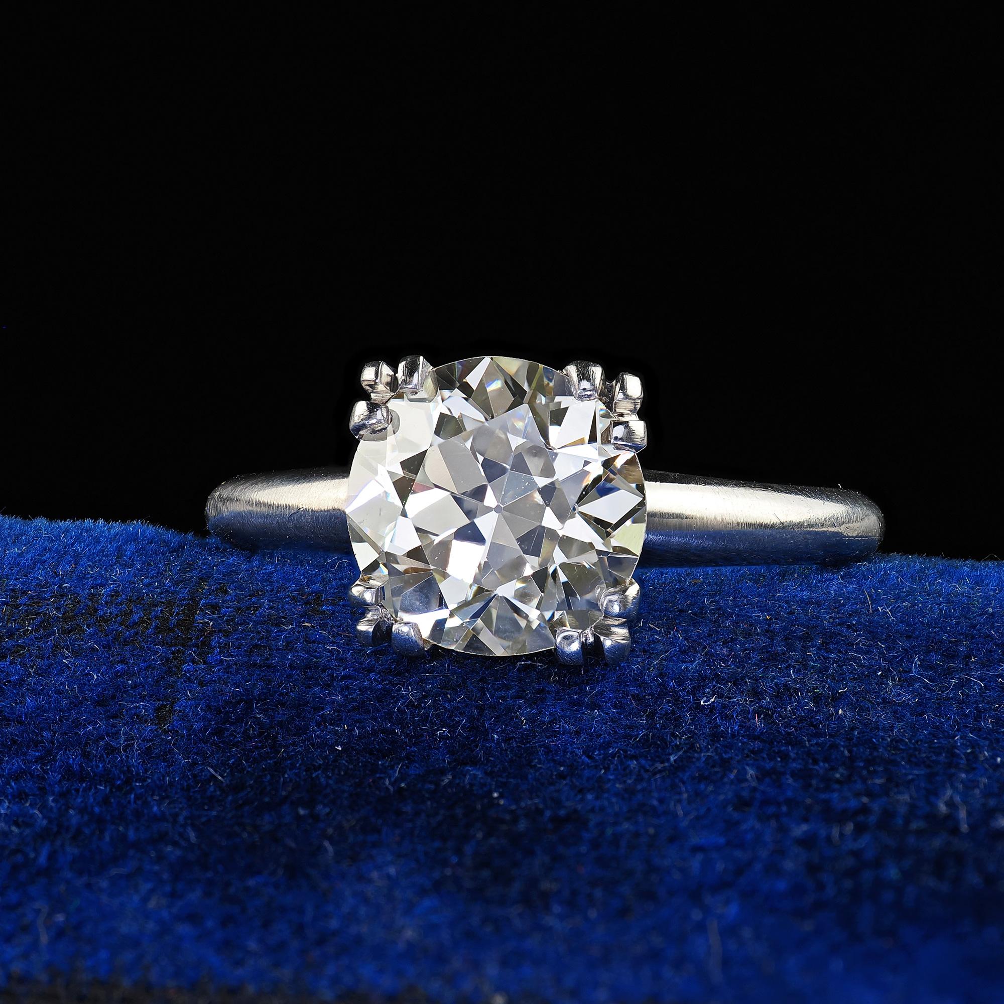 Schöner antiker Art Deco Platin Alt Europäischer Diamant Klassischer Verlobungsring - GIA. Dieser wunderschöne antike Art Deco Verlobungsring mit europäischem Schliff ist aus Platin gefertigt. Der Ring zeigt einen wunderschönen Diamanten im