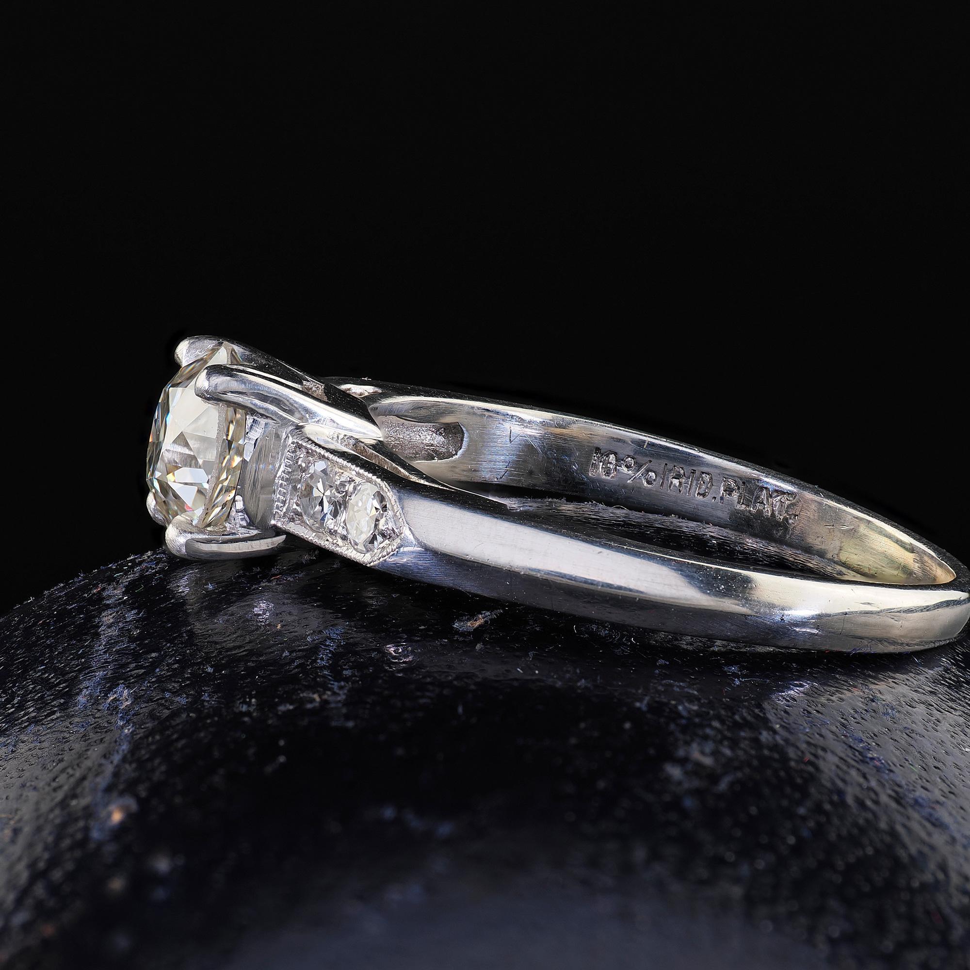 Bague de fiançailles classique en platine, diamant européen ancien Art Deco - GIA Bon état - En vente à Great Neck, NY