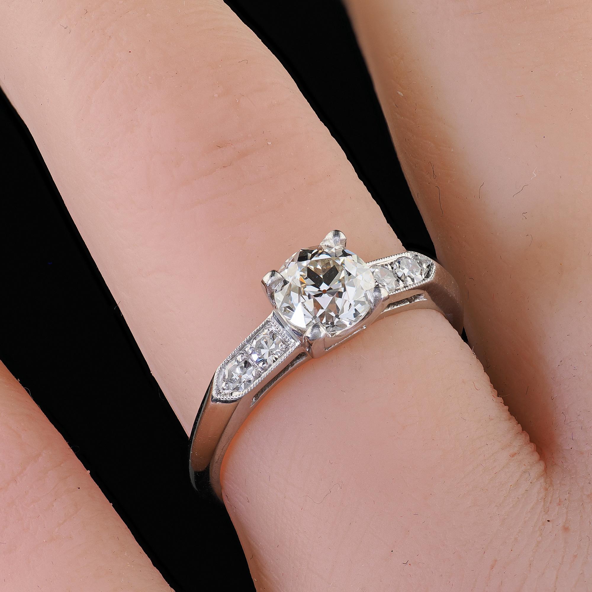 Bague de fiançailles classique en platine, diamant européen ancien Art Deco - GIA en vente 3