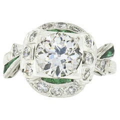 Antiker Art Deco Platin-Verlobungsring mit Diamanten und Smaragdbändern im alteuropäischen Art déco-Stil