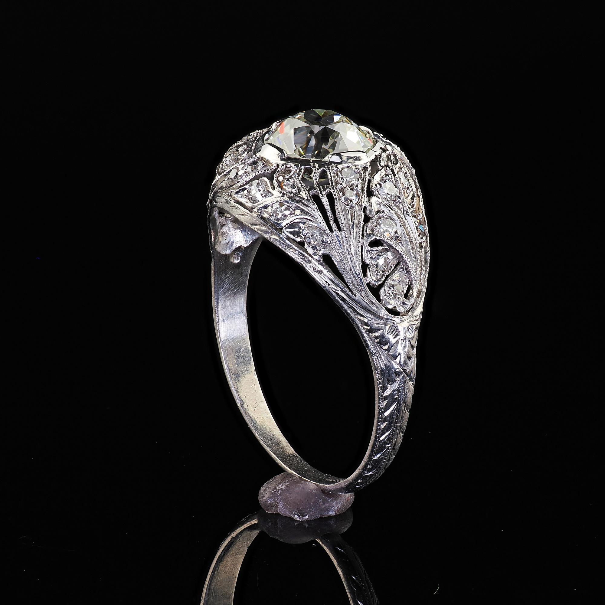 Antiguo Anillo de Compromiso Art Decó Platino Antiguo Diamante Floral Europeo - GIA en venta 5