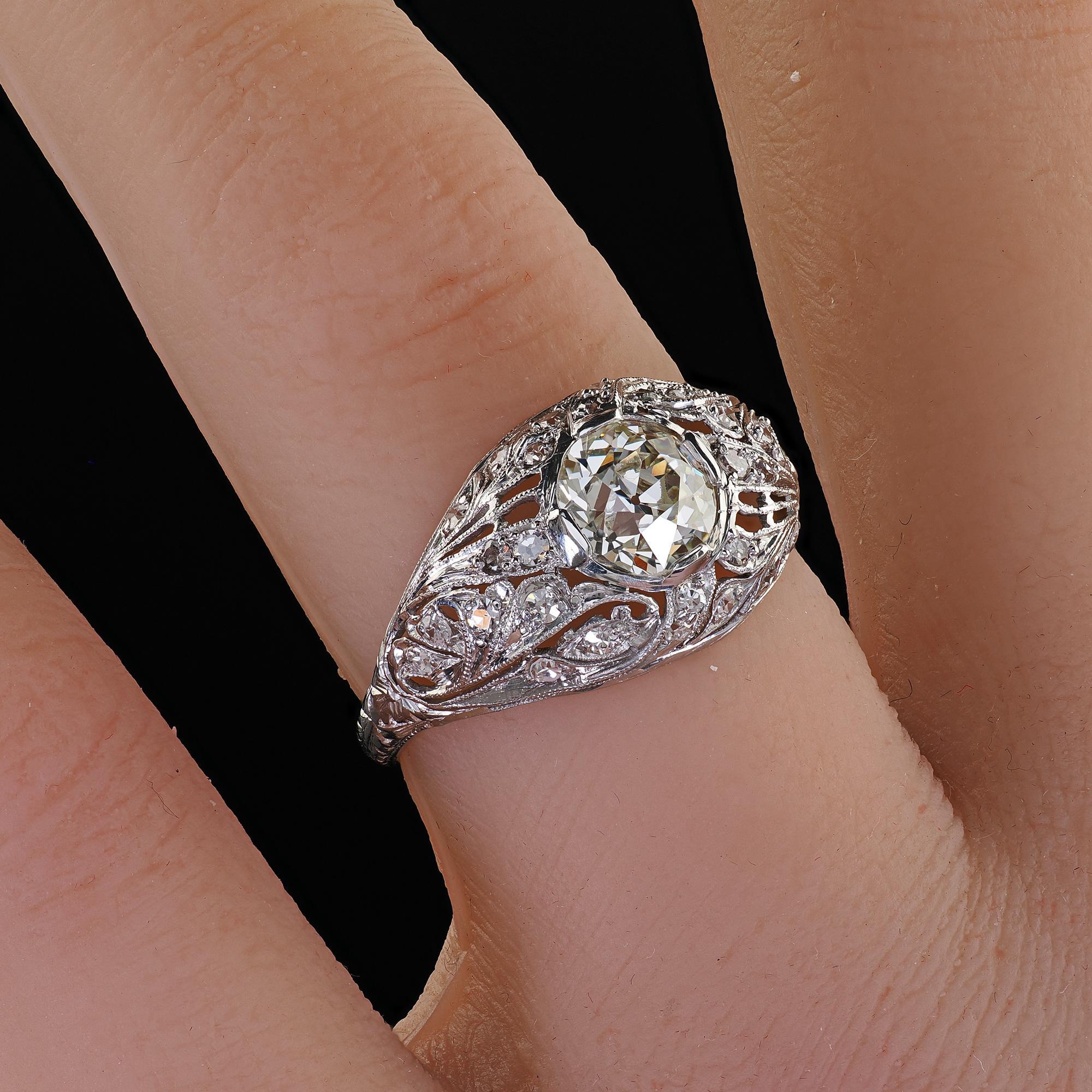 Antiguo Anillo de Compromiso Art Decó Platino Antiguo Diamante Floral Europeo - GIA en venta 6