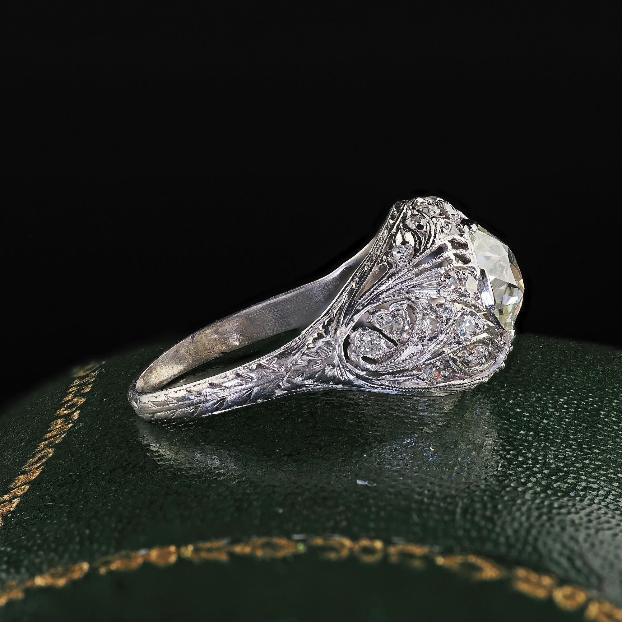 Antiguo Anillo de Compromiso Art Decó Platino Antiguo Diamante Floral Europeo - GIA en Bueno estado para la venta en Great Neck, NY