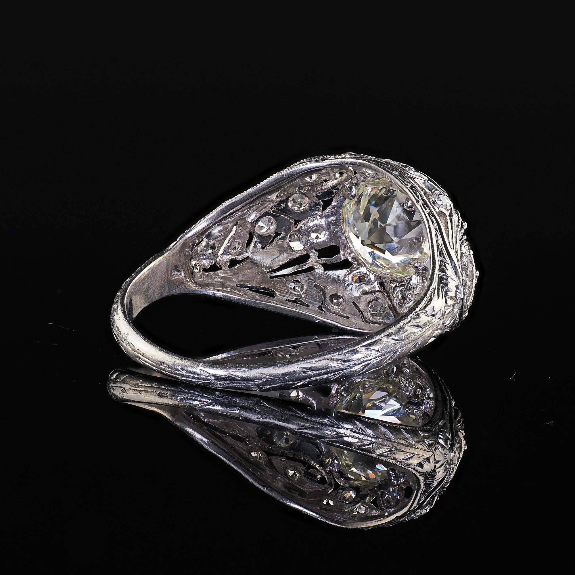 Antiguo Anillo de Compromiso Art Decó Platino Antiguo Diamante Floral Europeo - GIA en venta 4