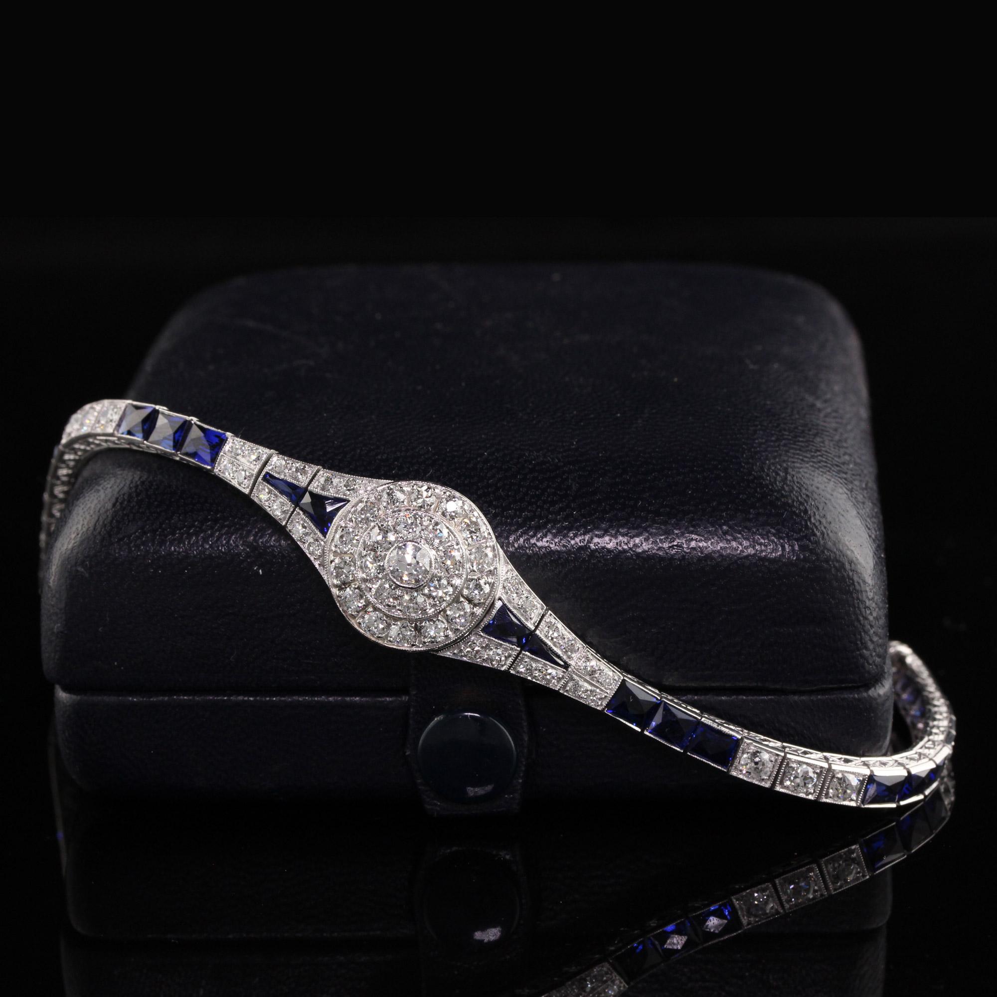 Schönes antikes Art-Déco-Armband aus Platin mit altem europäischen Diamanten im französischen Schliff und Saphiren im französischen Schliff. sein wunderschönes Art-Déco-Armband ist mit Diamanten im alten europäischen Schliff und abwechselnd