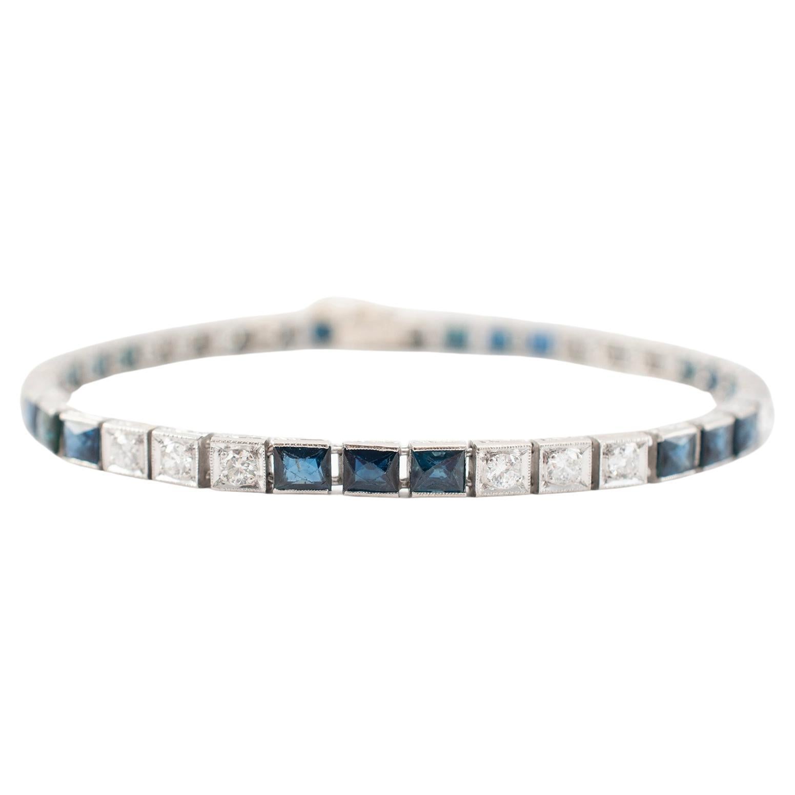 Bracelet tennis ancien Art déco en platine avec diamants et saphirs d'Europe ancienne