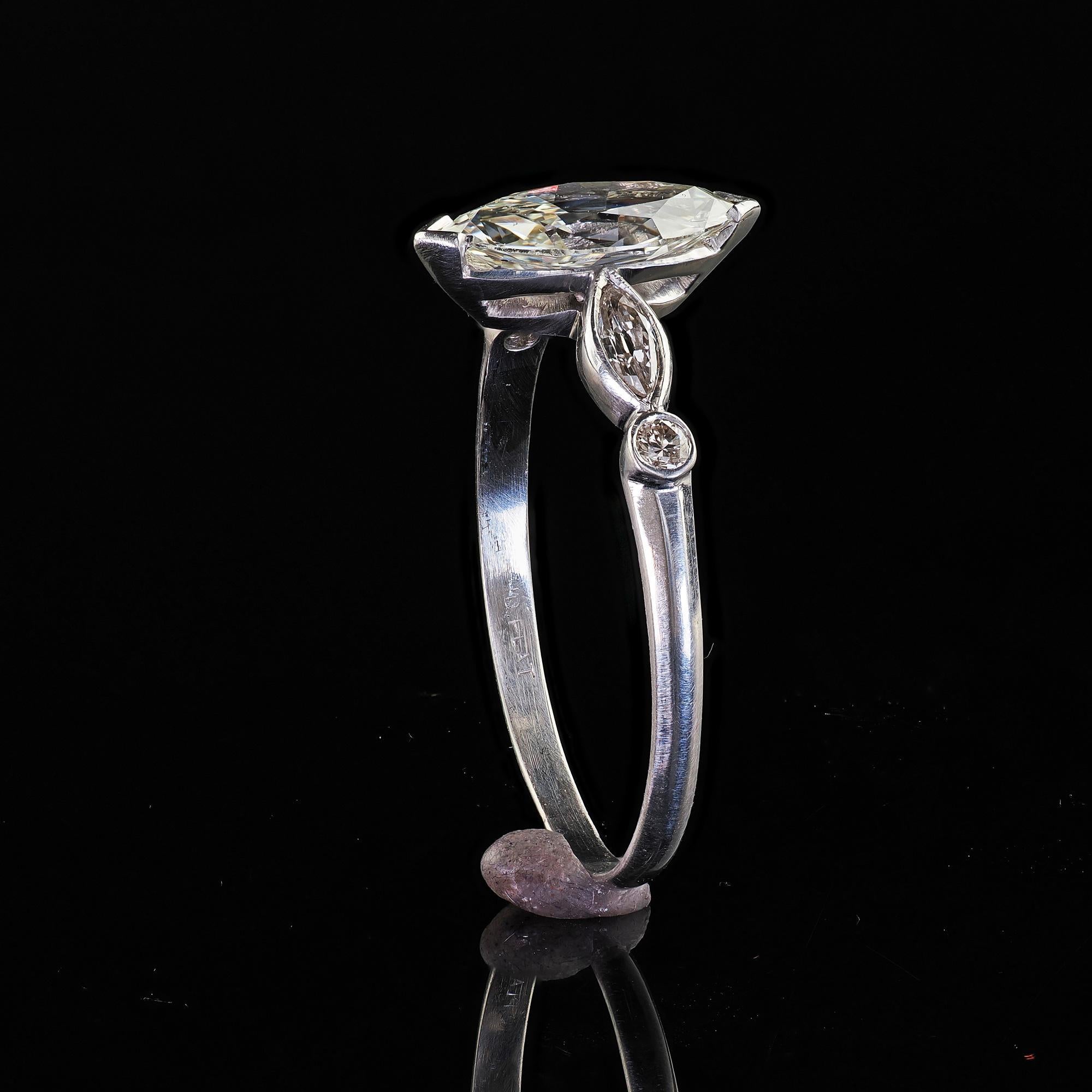 Bague de fiançailles Art déco ancienne en platine avec diamant taille marquise ancienne - GIA en vente 5