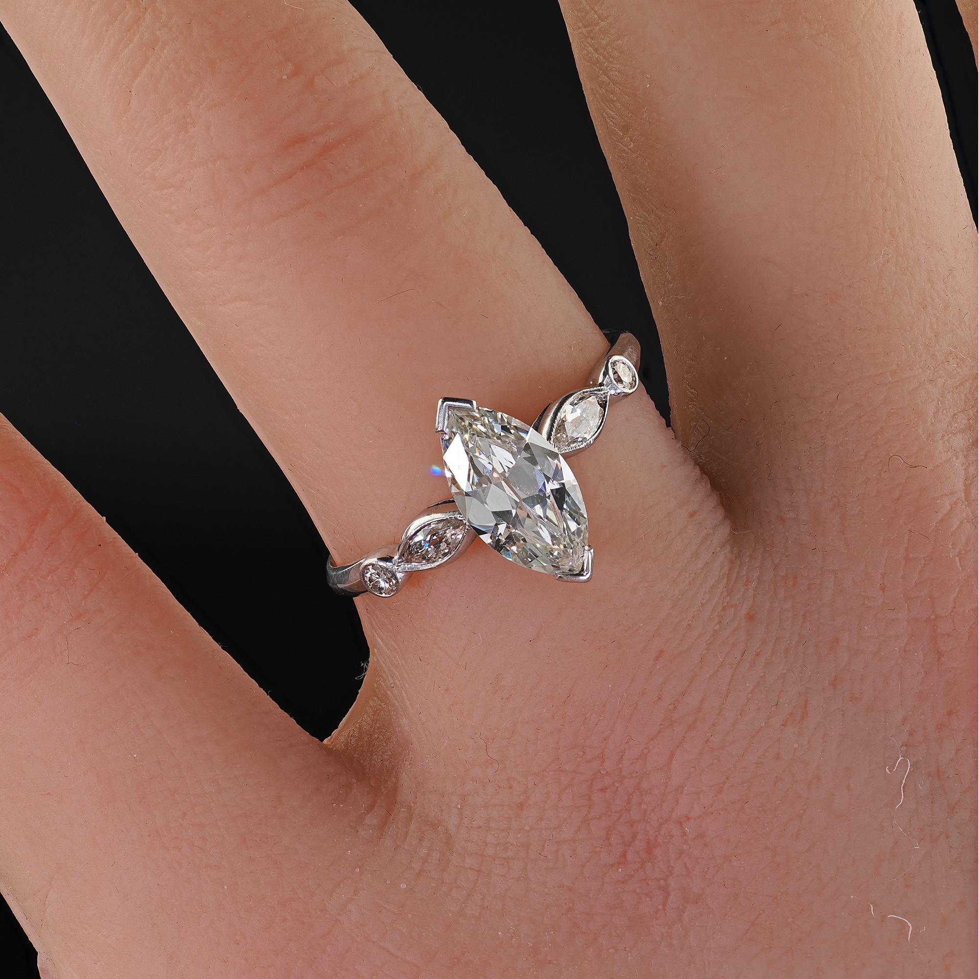 Bague de fiançailles Art déco ancienne en platine avec diamant taille marquise ancienne - GIA en vente 6