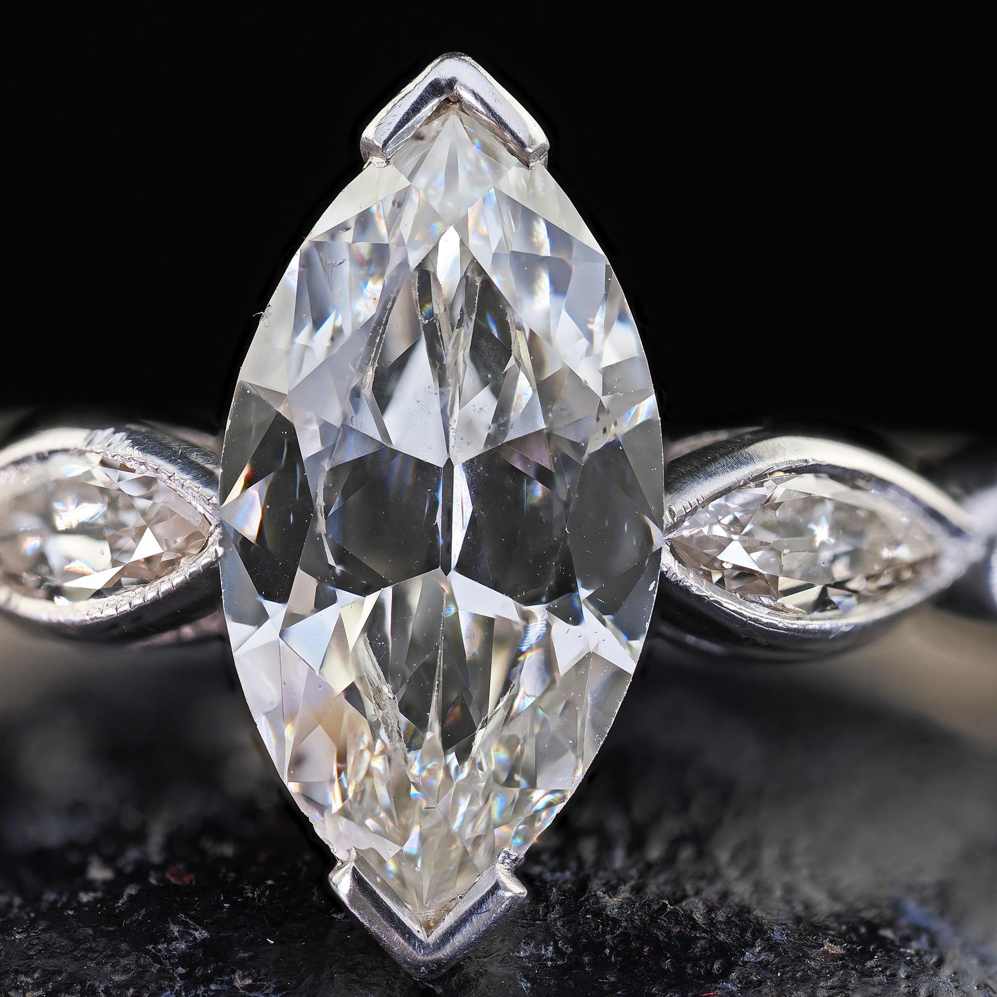 Bague de fiançailles Art déco ancienne en platine avec diamant taille marquise ancienne - GIA en vente 2