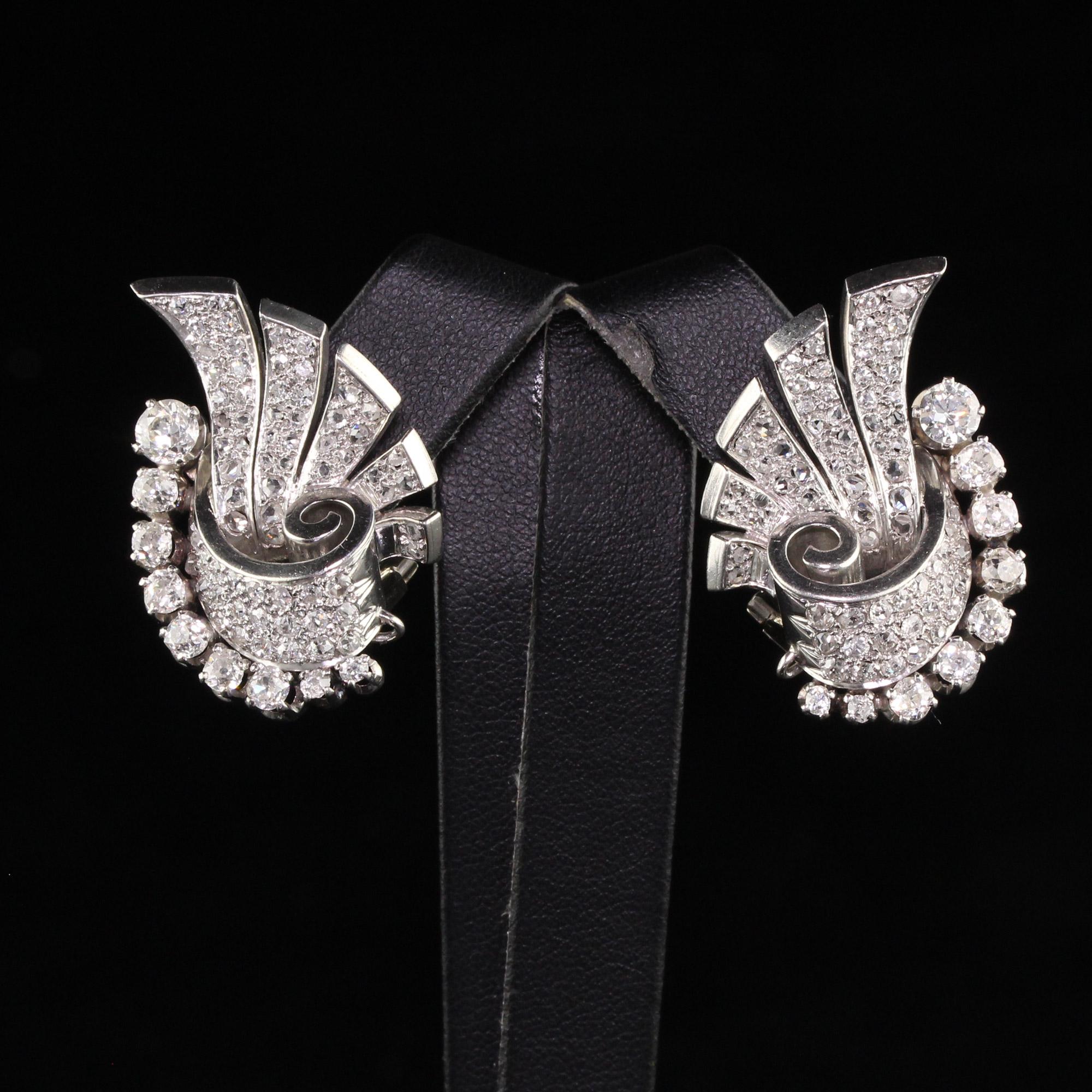 Boucles d'oreilles Art déco anciennes en platine avec diamants taille vieille mine et taille rose en vente 1