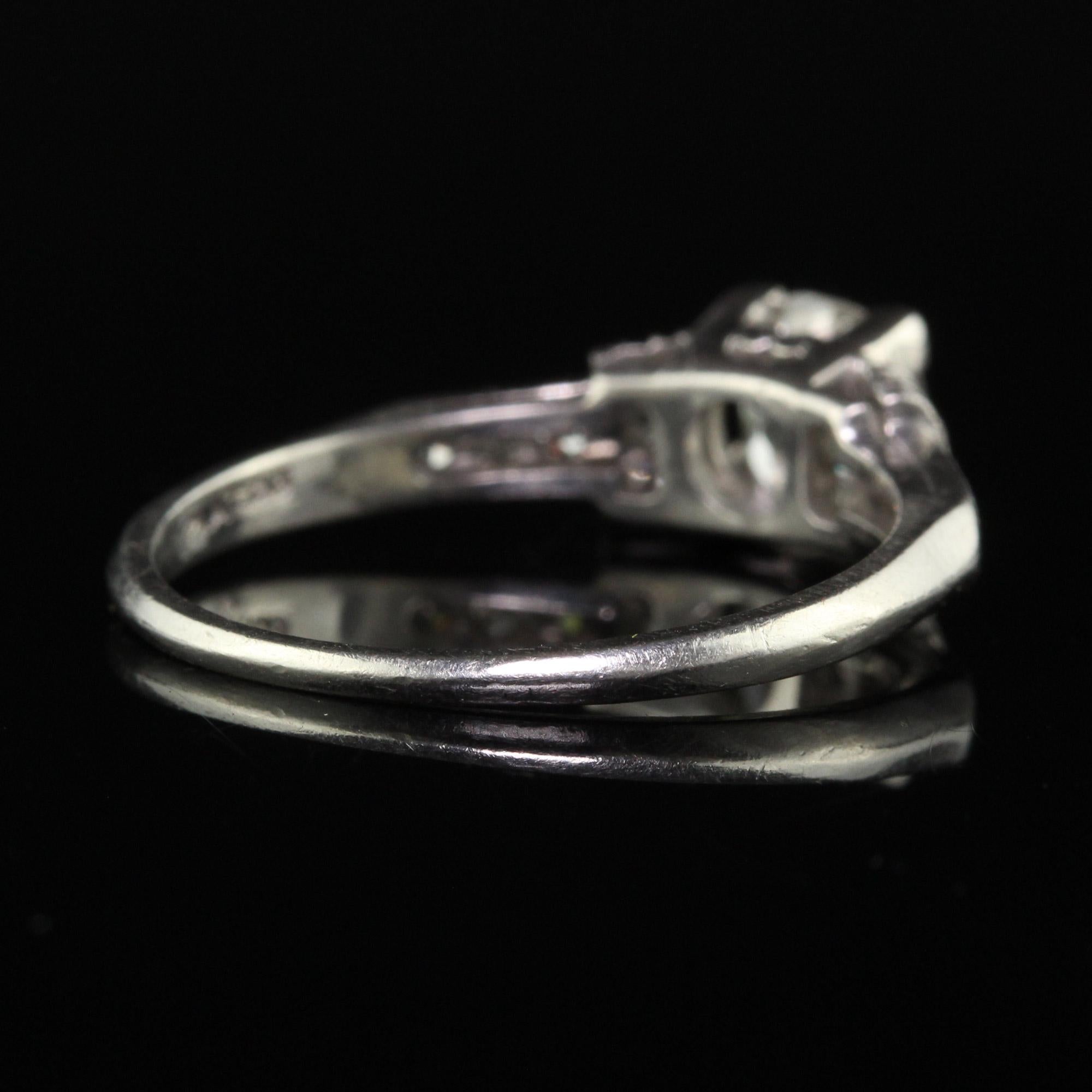 Antiker Art-Déco-Verlobungsring aus Platin mit Diamanten im alten Minenschliff - GIA im Zustand „Gut“ in Great Neck, NY