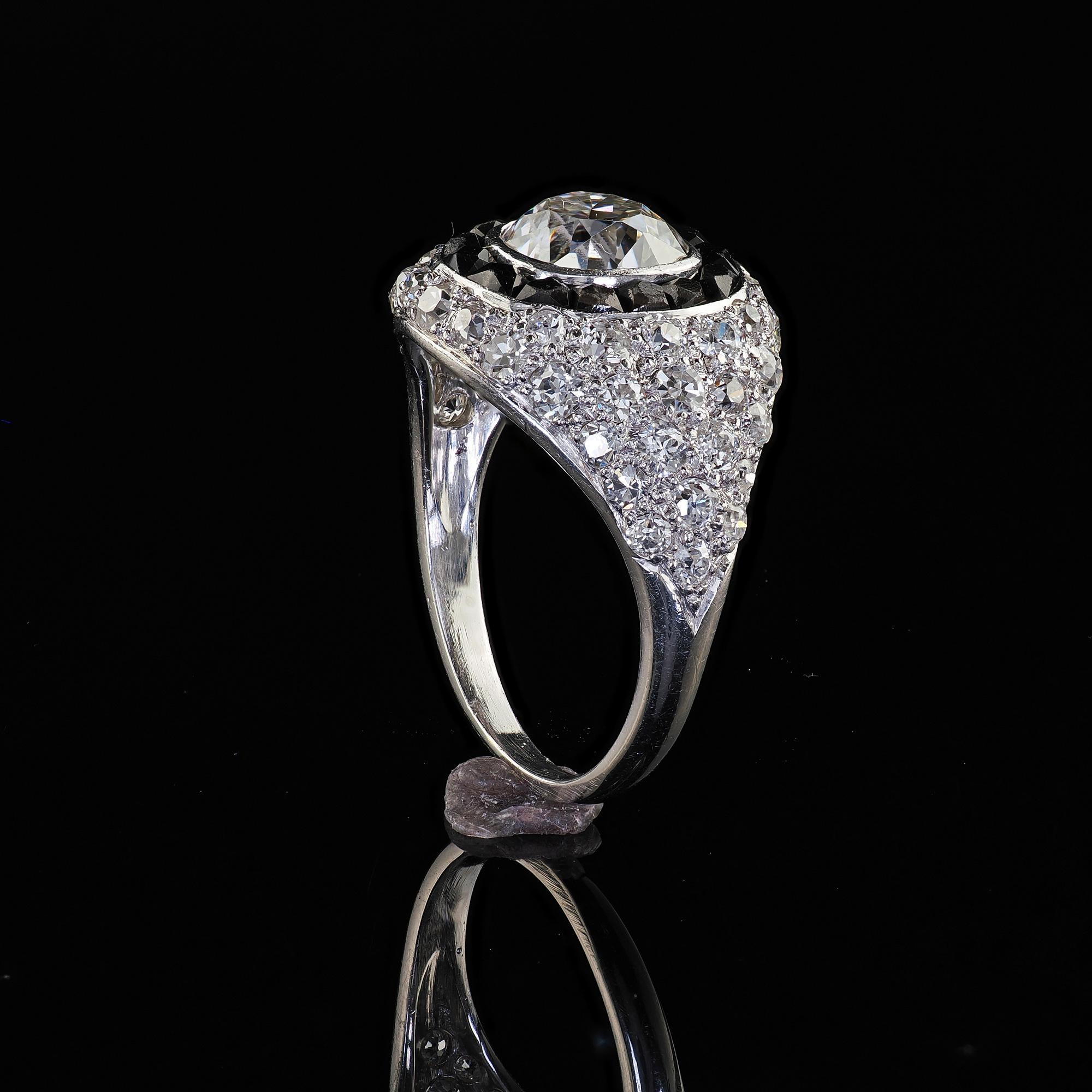 Antiker Art-Déco-Verlobungsring aus Platin mit Diamanten im alten Minenschliff und französischem Onyx-Halo im Angebot 3