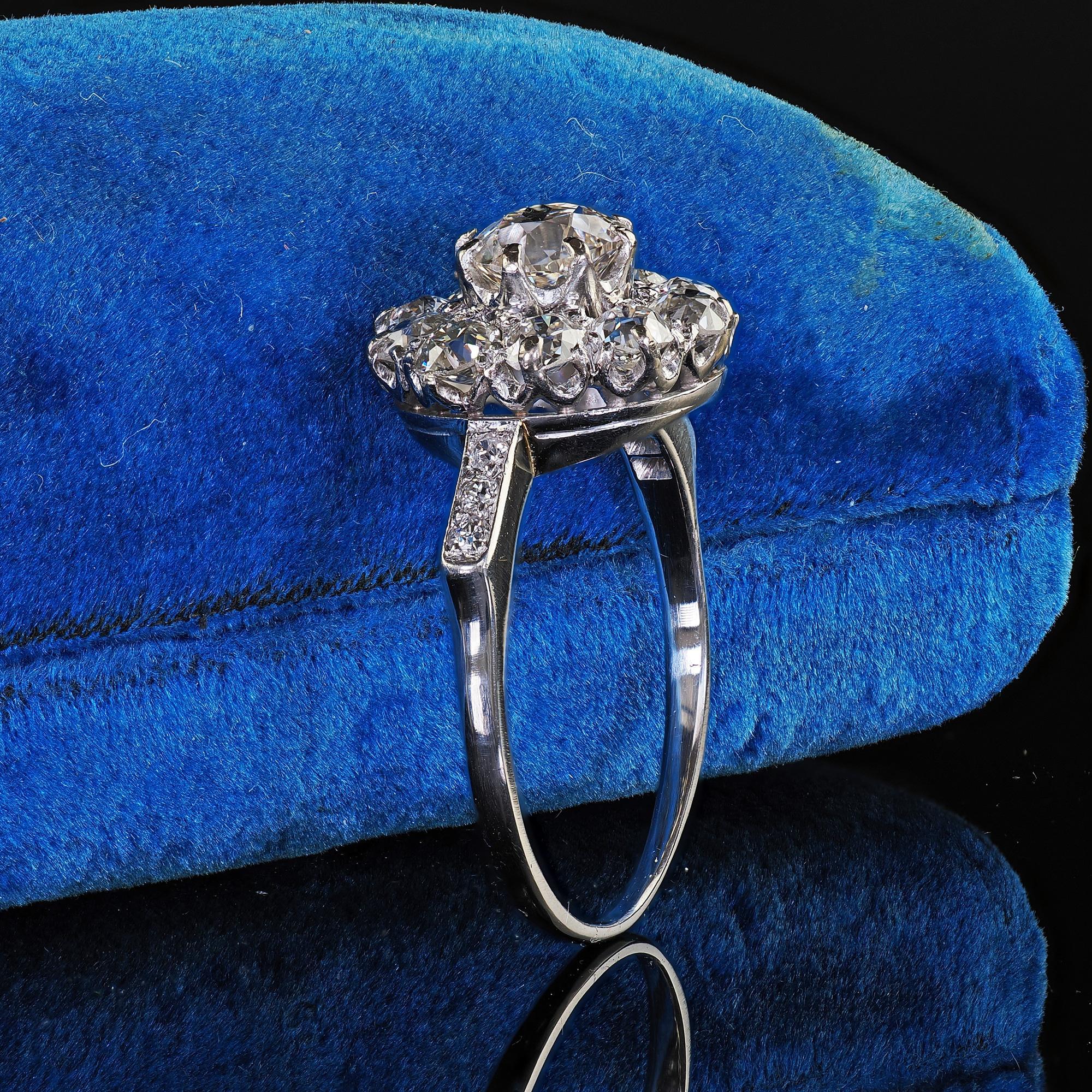 Antiguo Anillo de Compromiso Art Decó Platino Racimo de Diamantes Mina Vieja Halo Talla antigua en venta