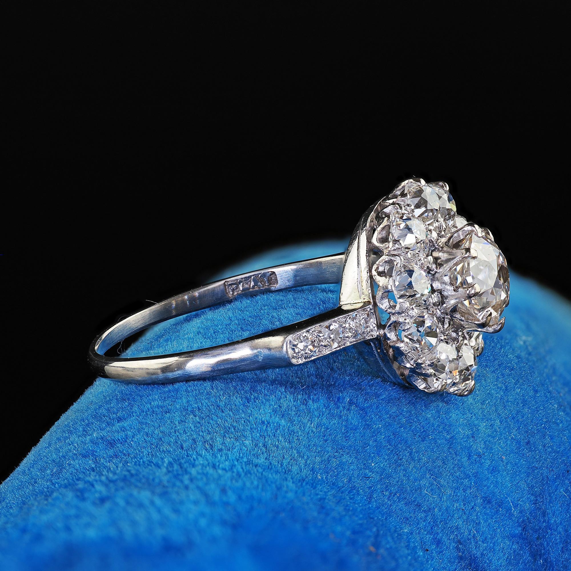 Antiguo Anillo de Compromiso Art Decó Platino Racimo de Diamantes Mina Vieja Halo en Bueno estado para la venta en Great Neck, NY