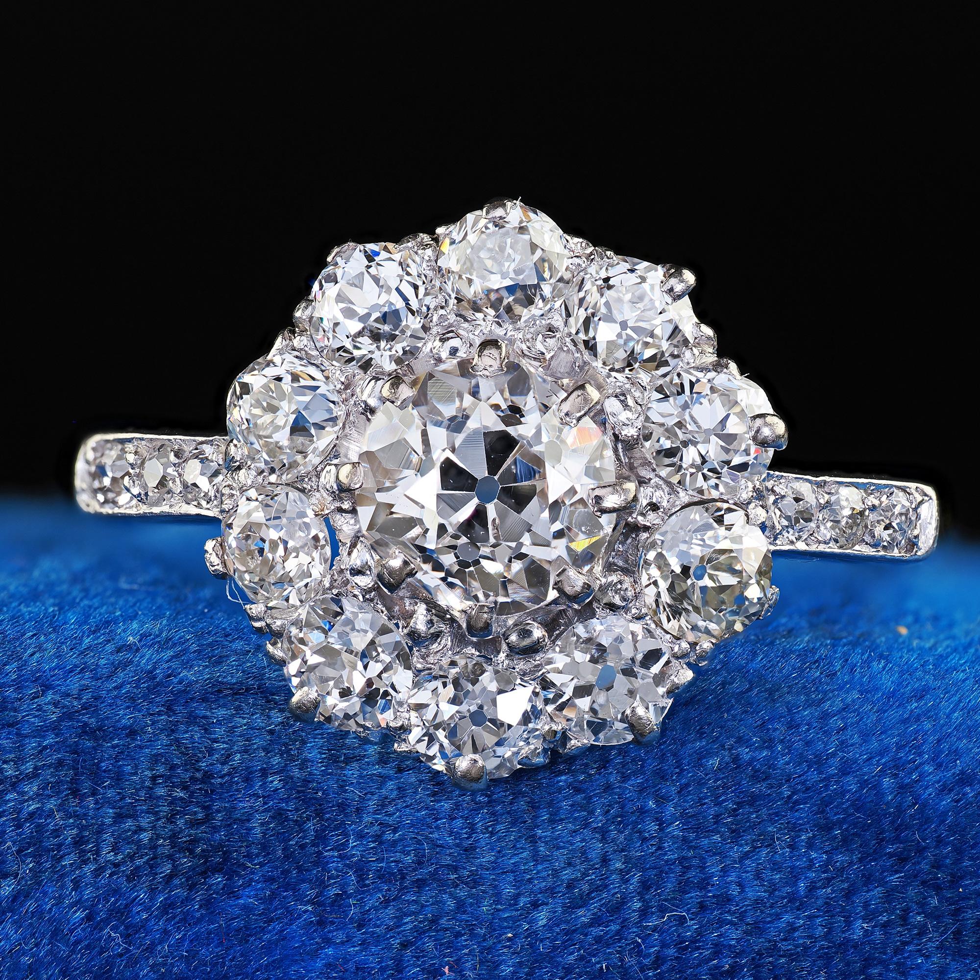 Antiguo Anillo de Compromiso Art Decó Platino Racimo de Diamantes Mina Vieja Halo en venta 1
