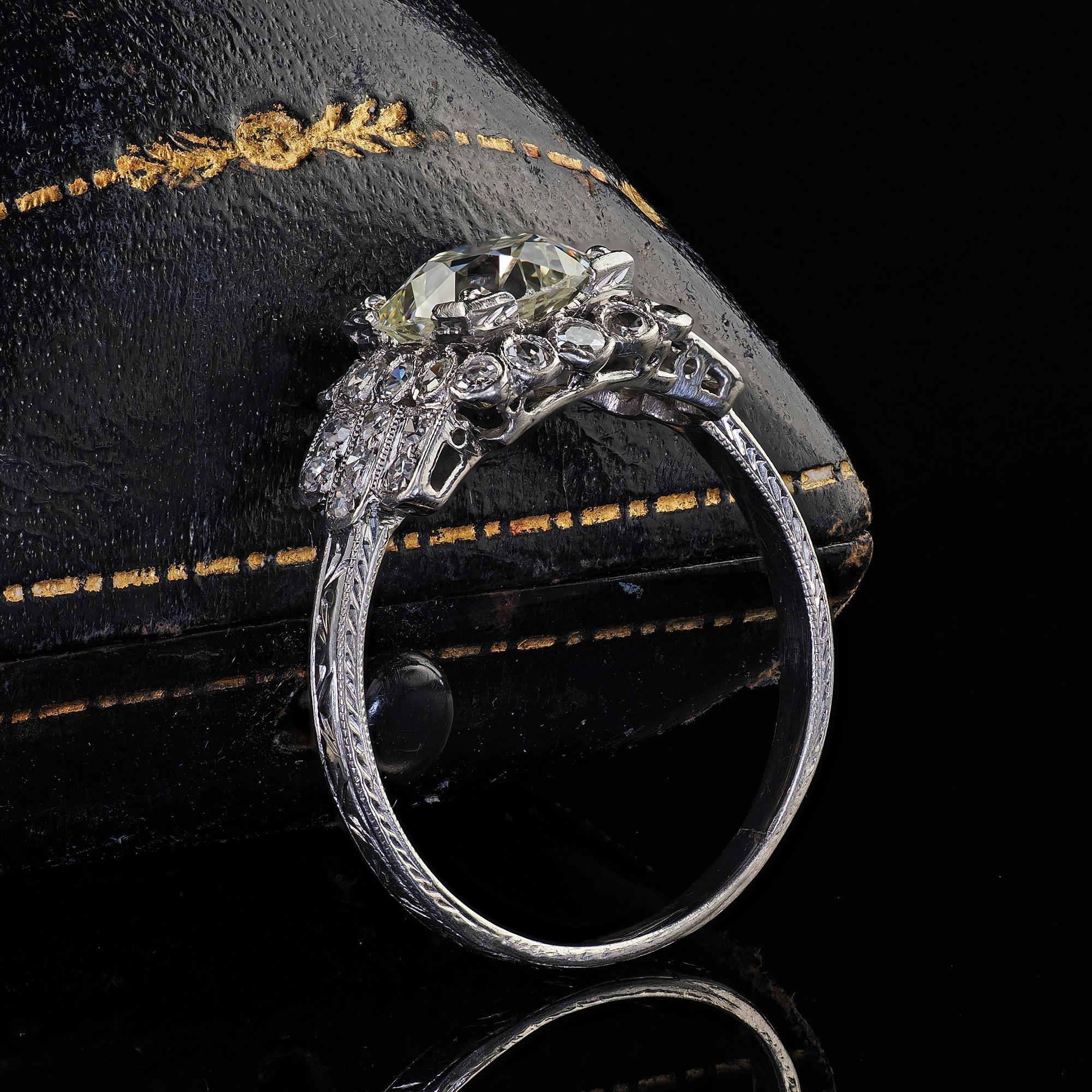 Antiker Art Deco Platin-Verlobungsring mit Diamanten im alten Minenschliff - GIA (Art déco) im Angebot