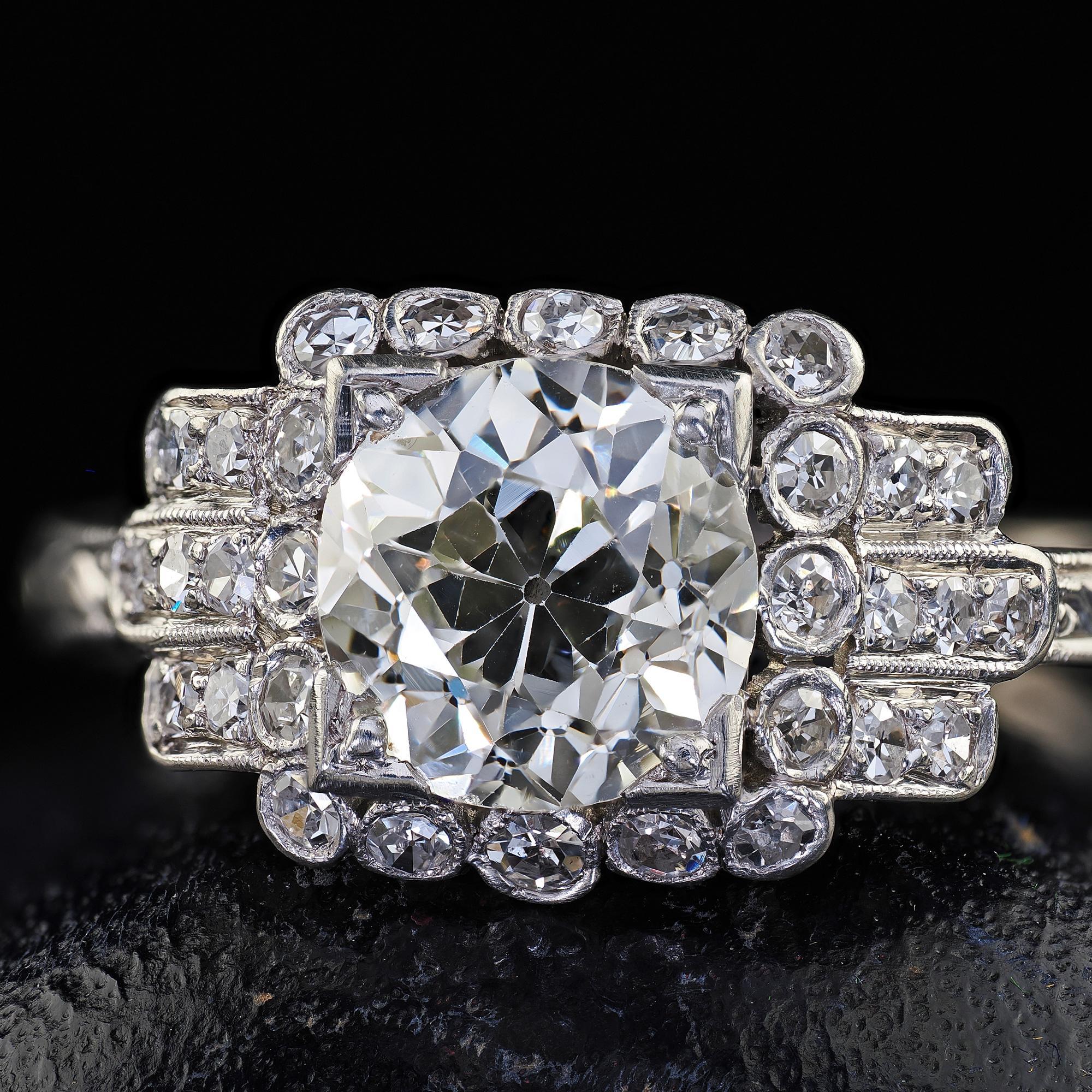 Antiker Art Deco Platin-Verlobungsring mit Diamanten im alten Minenschliff - GIA (Alteuropäischer Brillantschliff) im Angebot