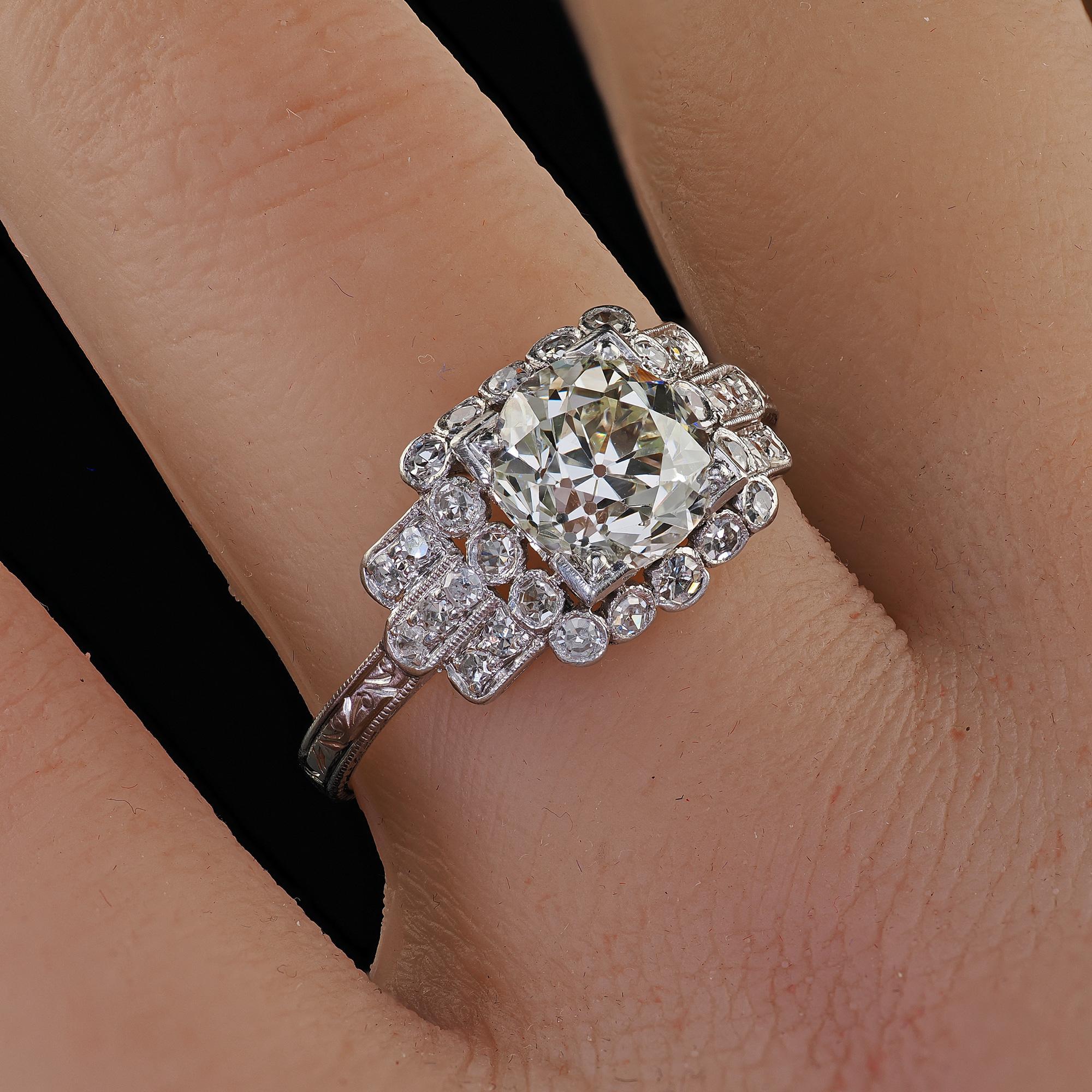 Antiker Art Deco Platin-Verlobungsring mit Diamanten im alten Minenschliff - GIA im Angebot 3