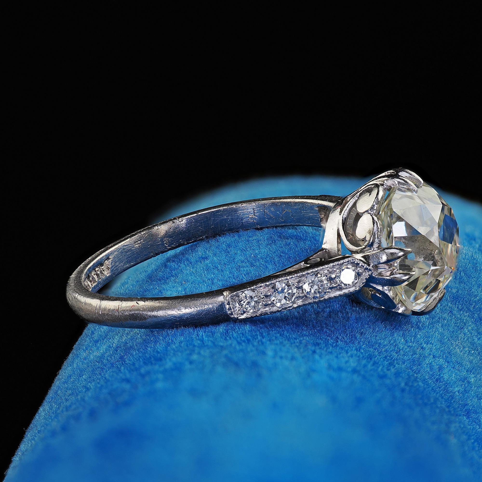 Taglio vecchia miniera Anello di fidanzamento solitario con diamante Old Mine in platino Art Deco antico - GIA in vendita