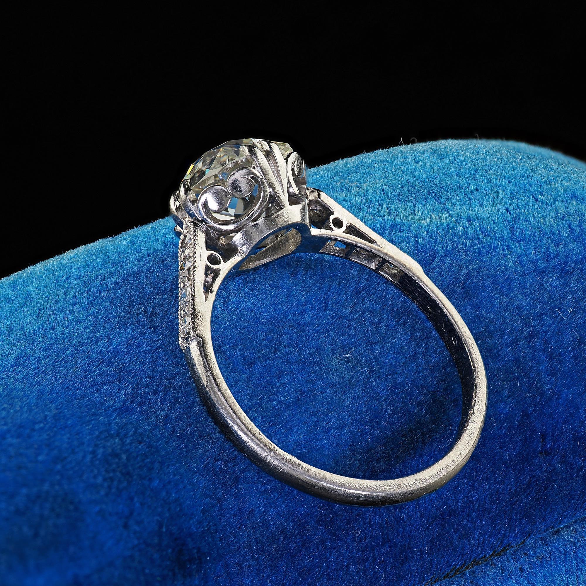 Anello di fidanzamento solitario con diamante Old Mine in platino Art Deco antico - GIA in vendita 1