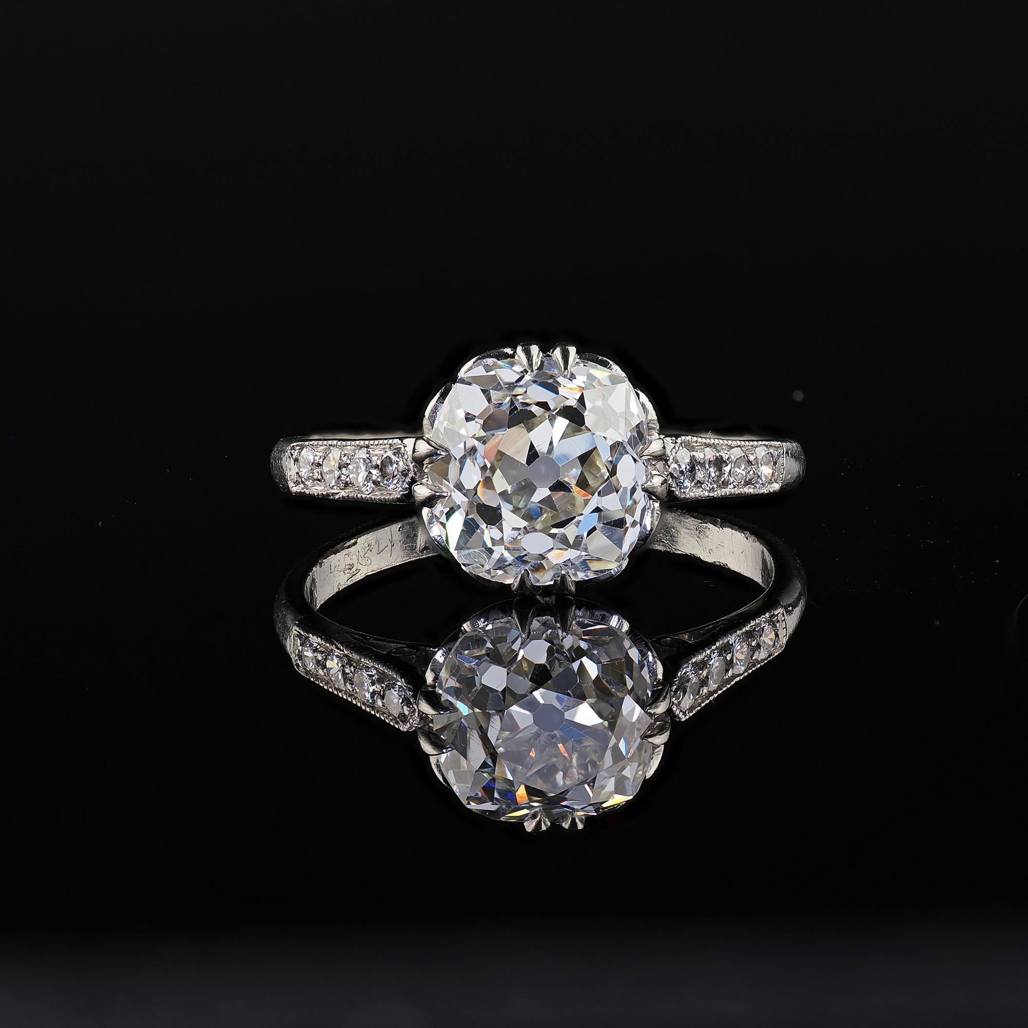 Anello di fidanzamento solitario con diamante Old Mine in platino Art Deco antico - GIA in vendita 2