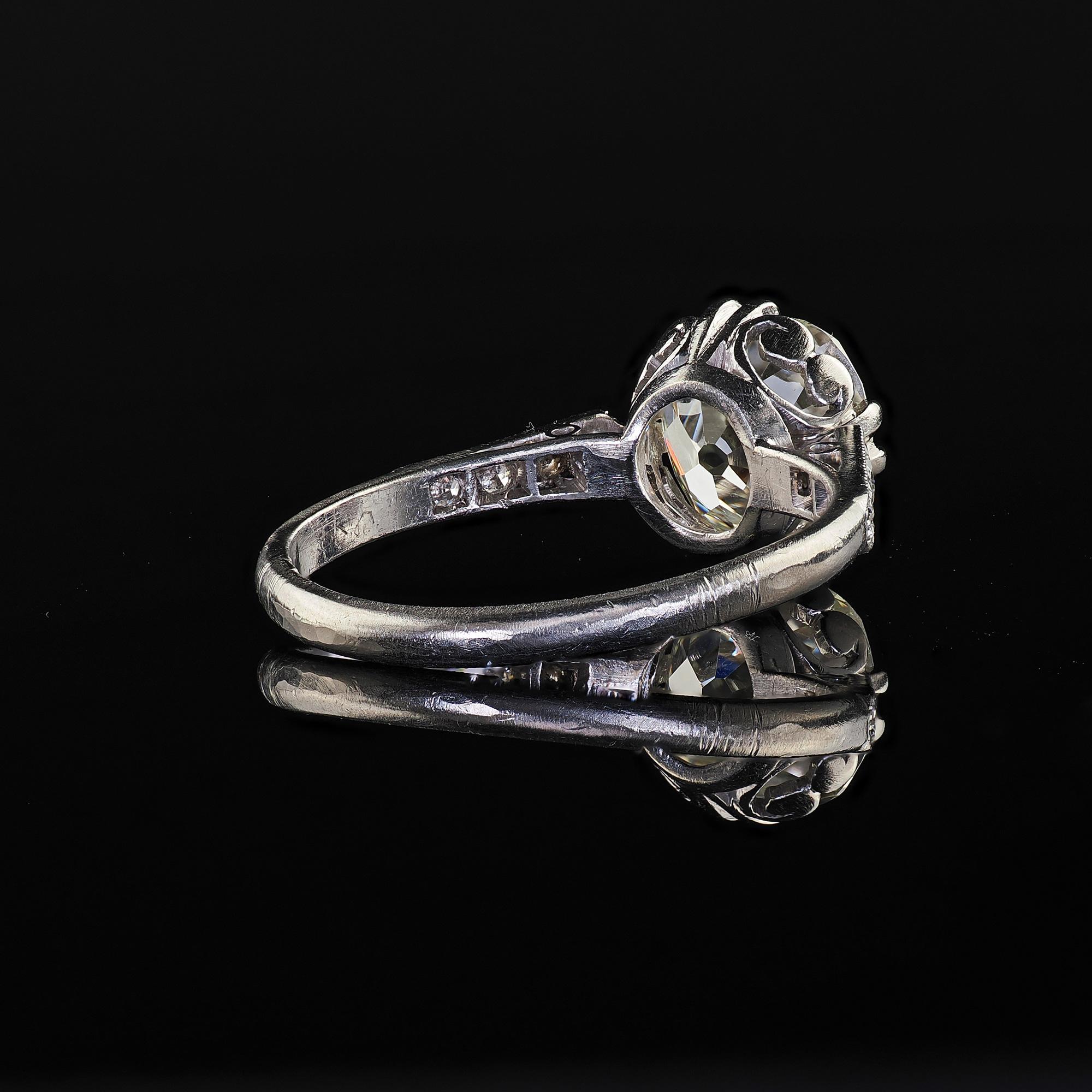 Anello di fidanzamento solitario con diamante Old Mine in platino Art Deco antico - GIA in vendita 3
