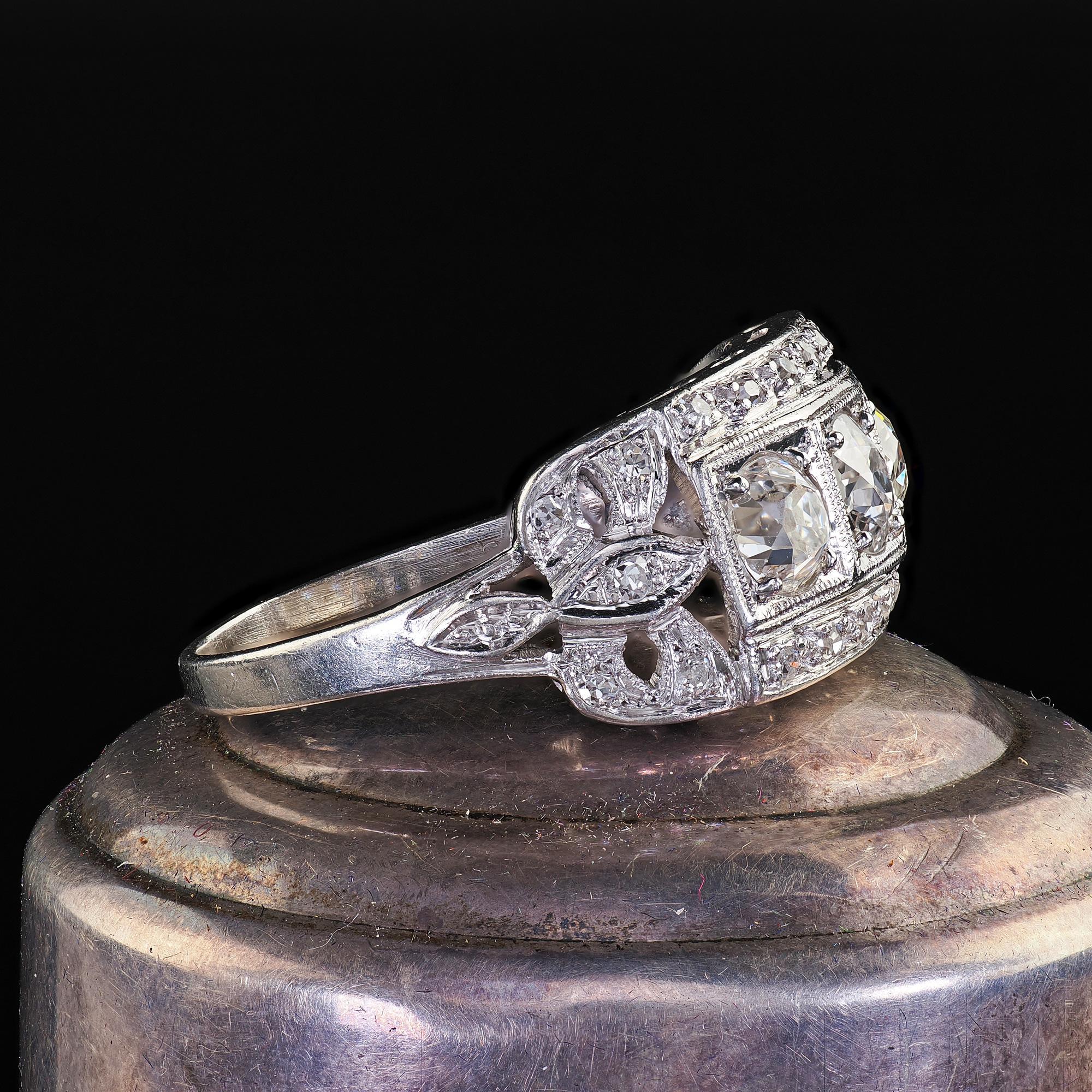 Antique Art Deco Platinum Old Mine Diamond Three Stone Ribbon Motif Ring In Good Condition For Sale In Great Neck, NY