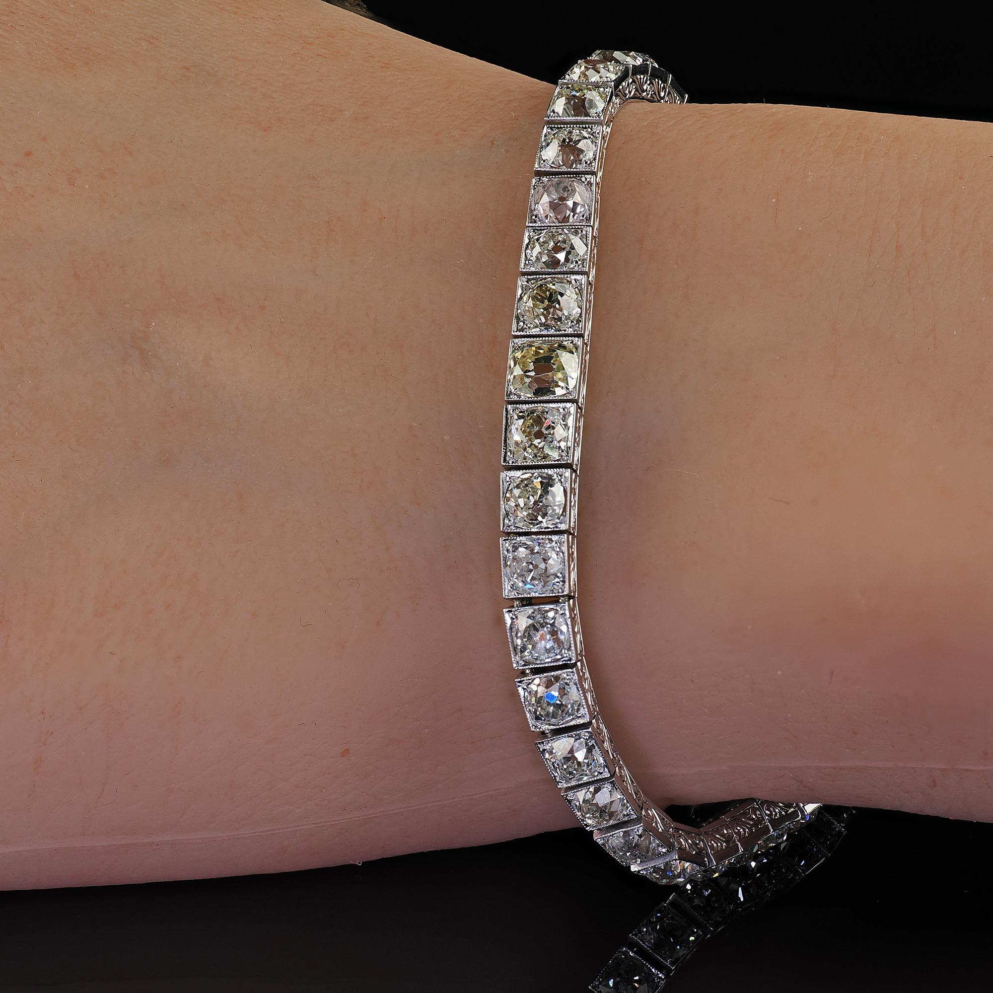 Bracciale da tennis antico Art Deco in platino con diamanti graduati e incisi 5