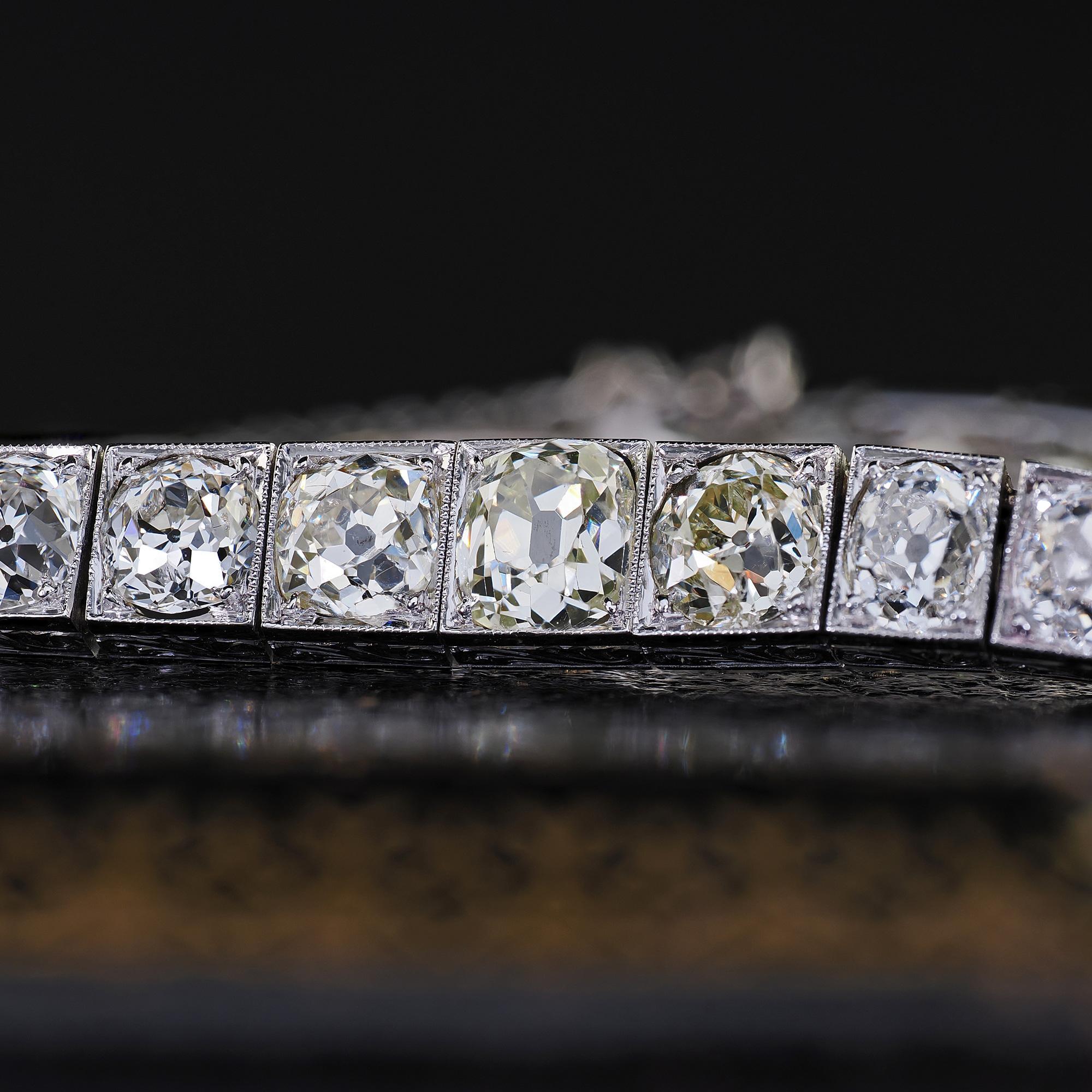 Art Déco Bracciale da tennis antico Art Deco in platino con diamanti graduati e incisi