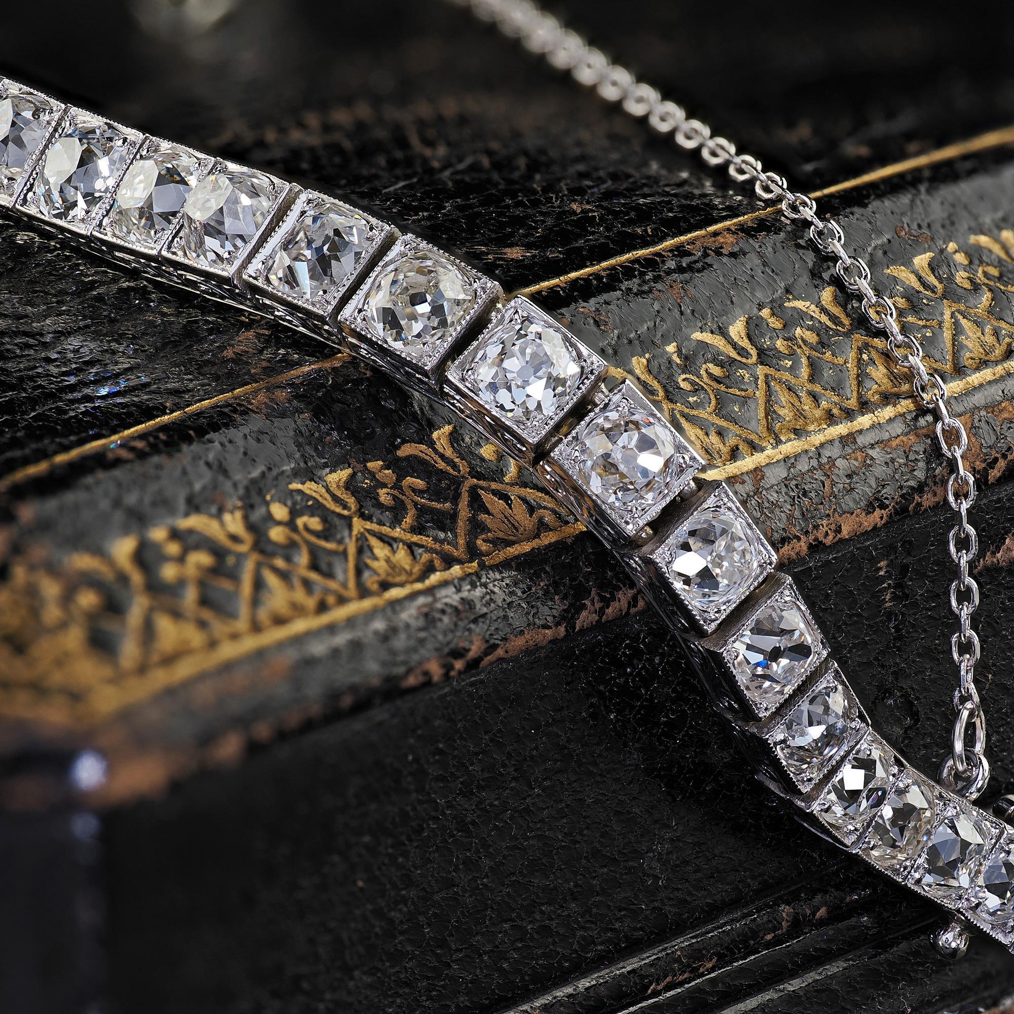 Bracciale da tennis antico Art Deco in platino con diamanti graduati e incisi 3