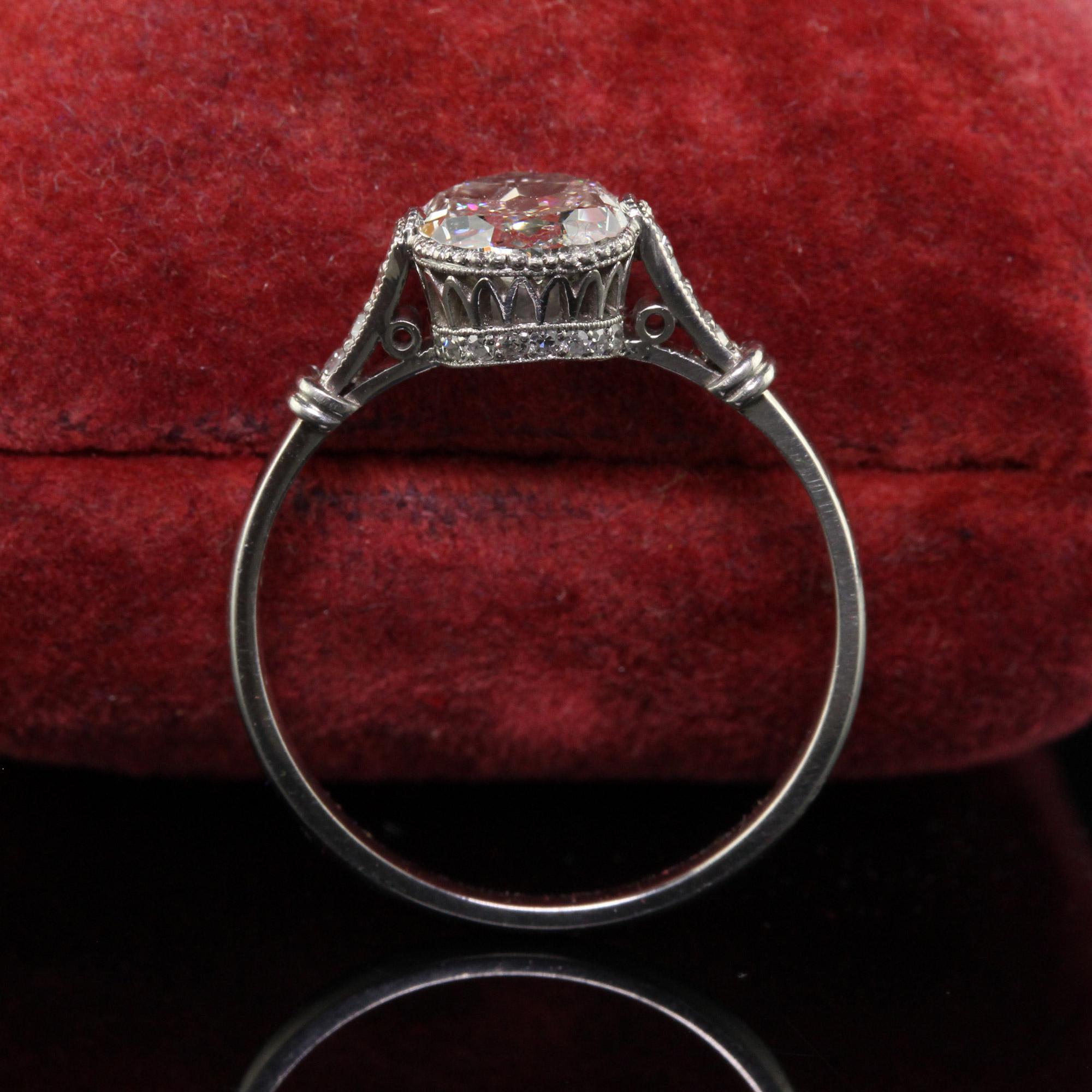 Bague de fiançailles Art déco ancienne en platine avec diamant taille ovale ancienne Bon état - En vente à Great Neck, NY