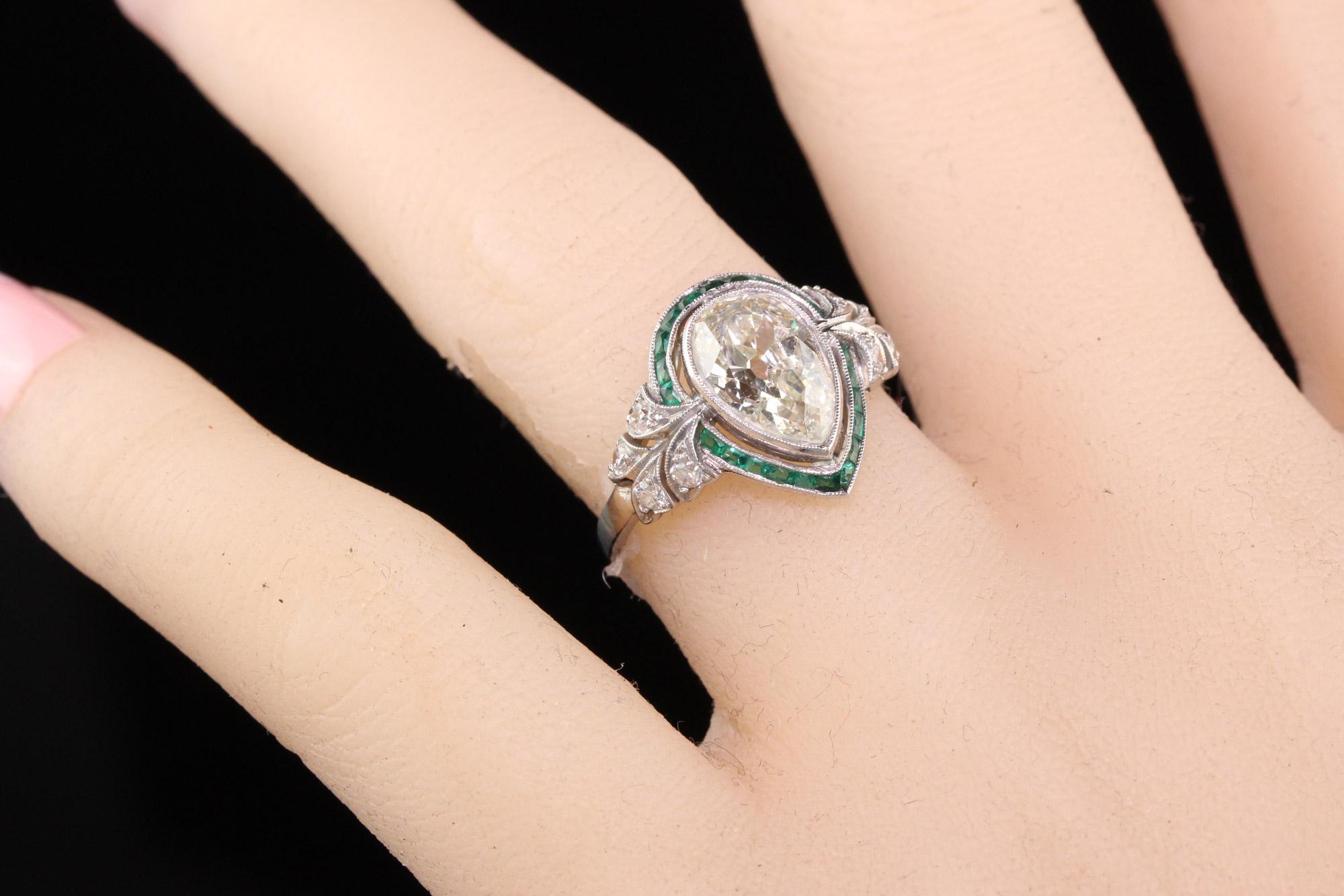 Women's Antique Art Deco Platinum Old Pear Shape Diamond Emerald Halo Engagement Ring