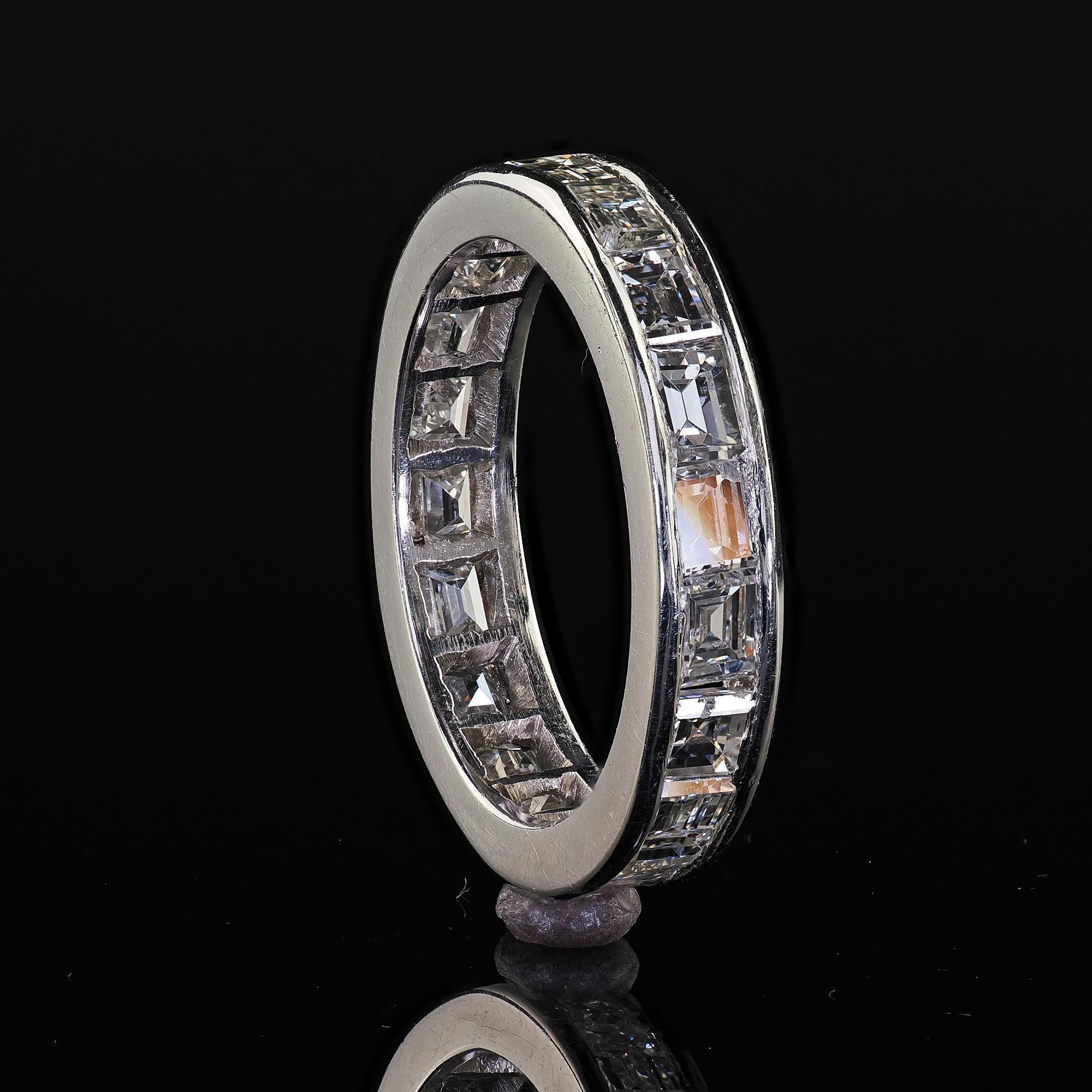 Anneau d'éternité Art déco ancien en platine avec diamants taille carrée ancienne - Taille 6 en vente 1