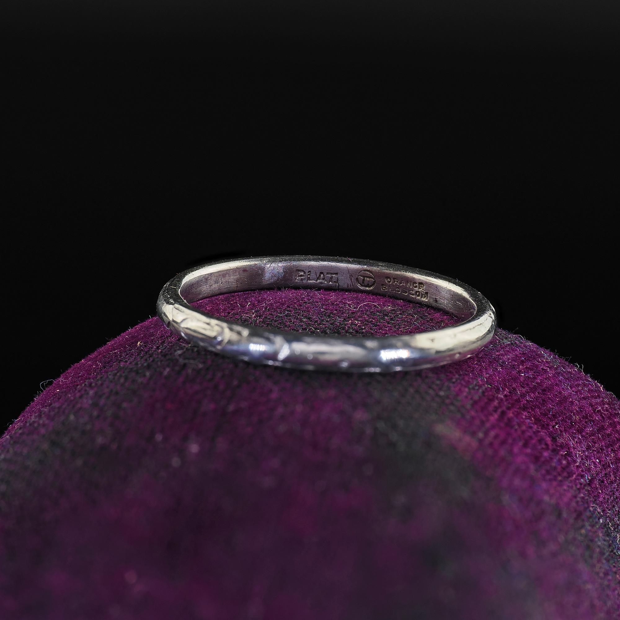 Antique Art Deco Platinum Orange Blossom Engraved Wedding Band - Size 7 In Good Condition For Sale In Great Neck, NY
