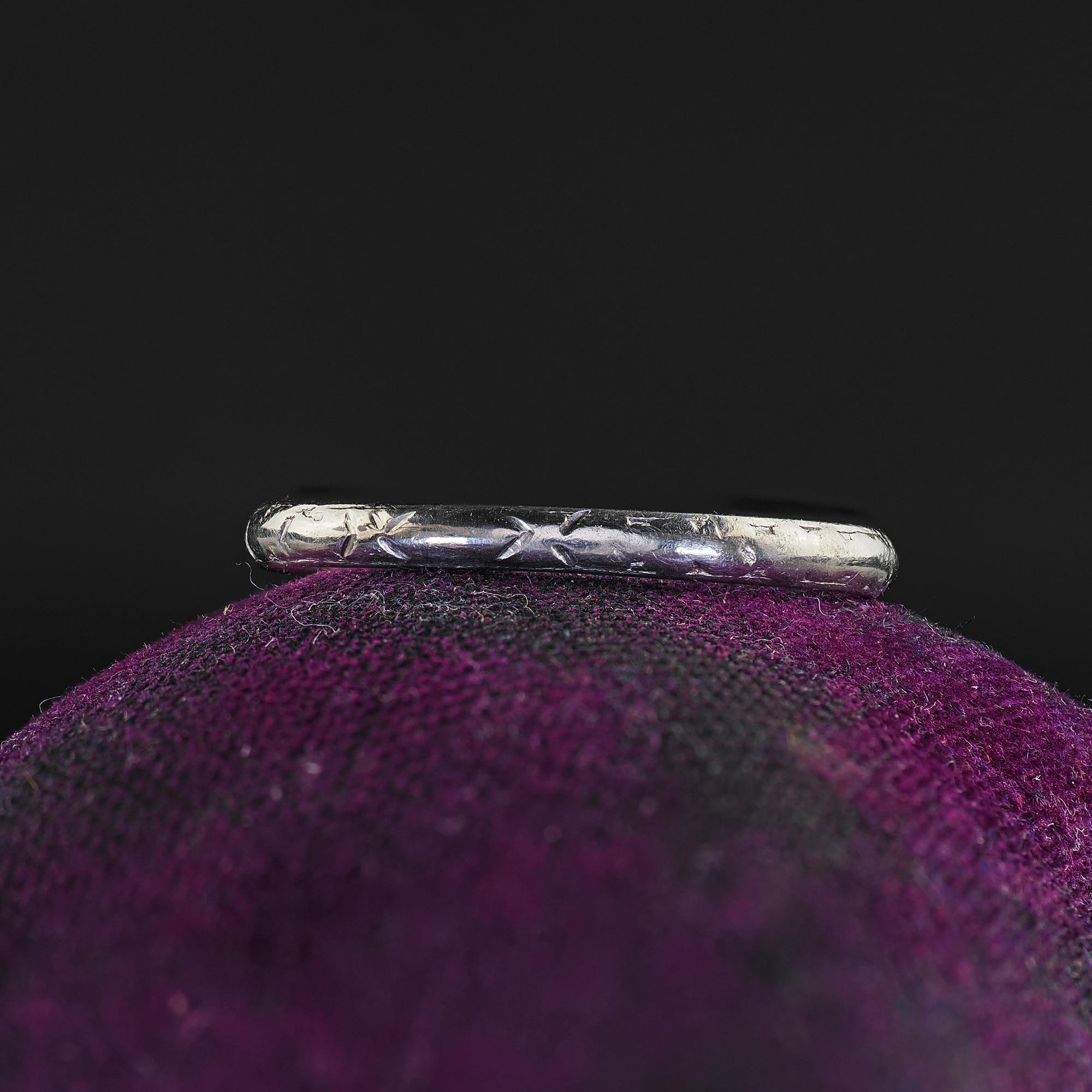 Antique Art Deco Platinum Orange Blossom Engraved Wedding Band - Size 7 For Sale 3