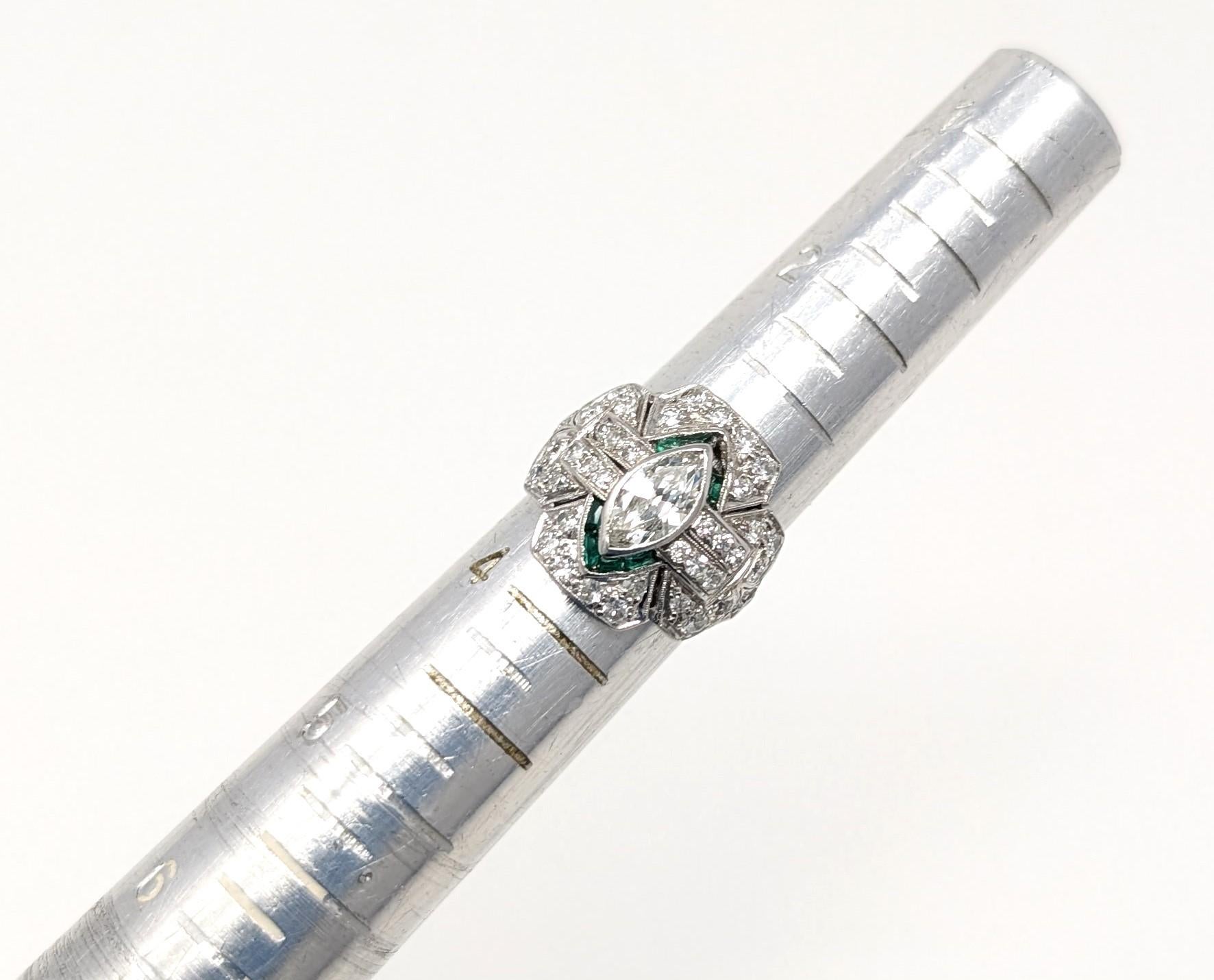 Antiker Art Deco Platin Ring Diamant & Smaragd Vintage Pinky US Größe 3.5 im Zustand „Relativ gut“ im Angebot in Greer, SC