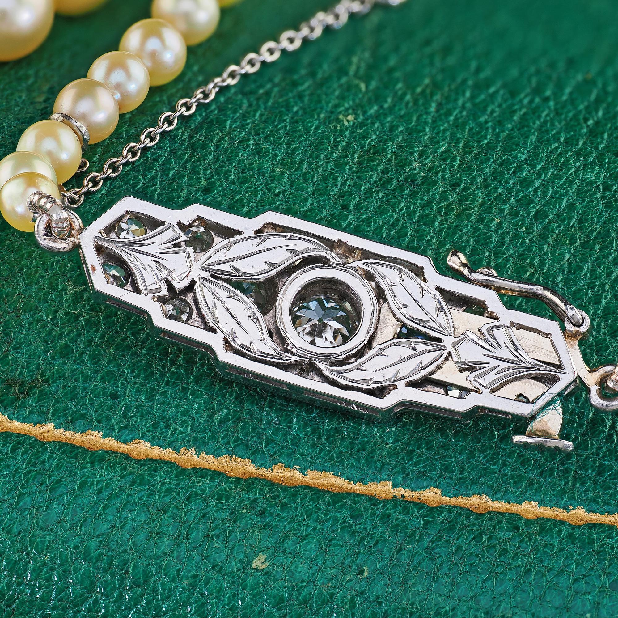 Arte Deco Platinum Saltwater Akoya Graduated Pearl Necklace - GIA Pour femmes en vente