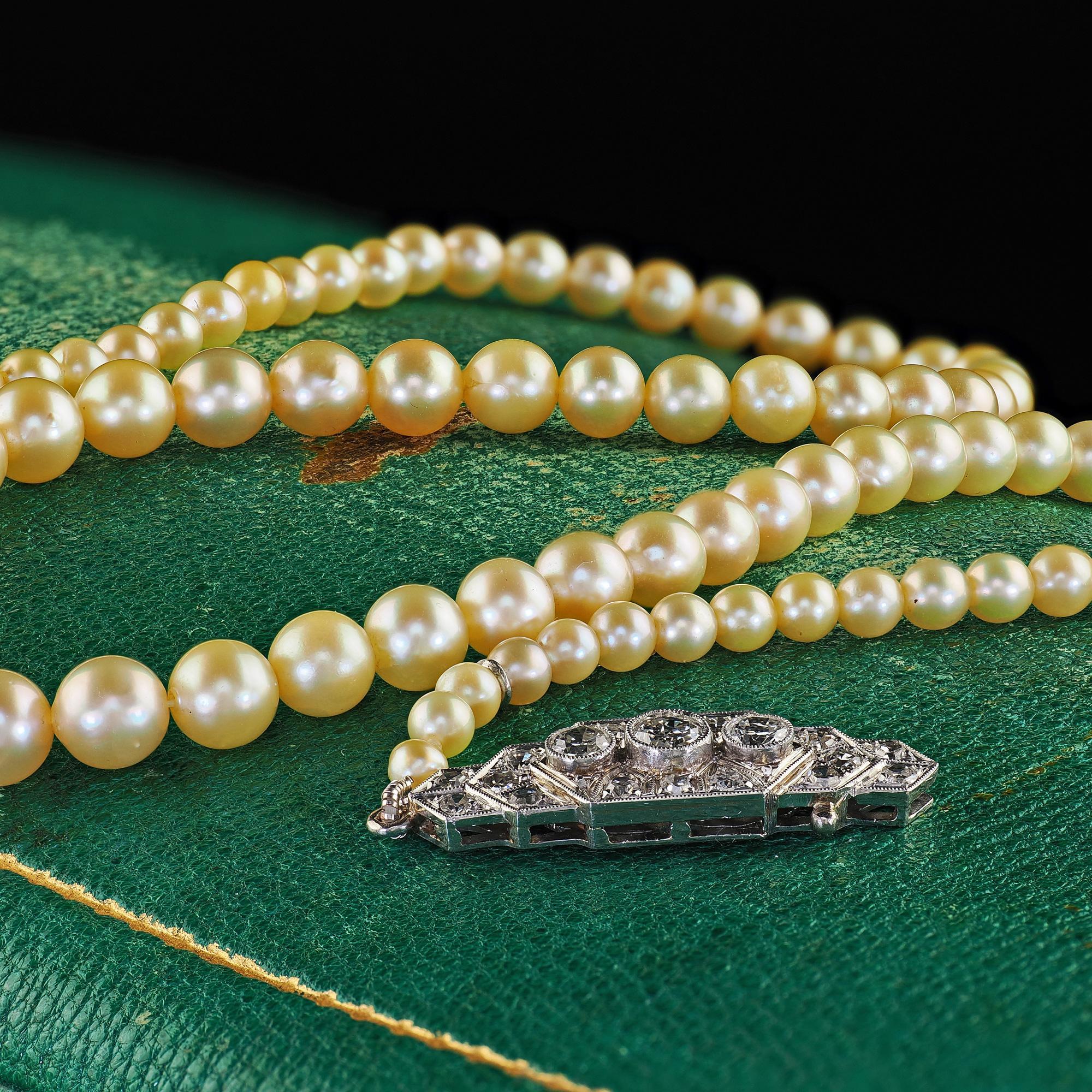Arte Deco Platinum Saltwater Akoya Graduated Pearl Necklace - GIA en vente 2