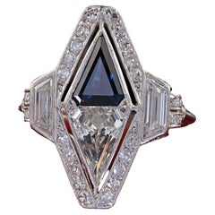 Antiguo Anillo de Cóctel Art Decó Platino Corte Escudo Zafiro Diamante Filigrana
