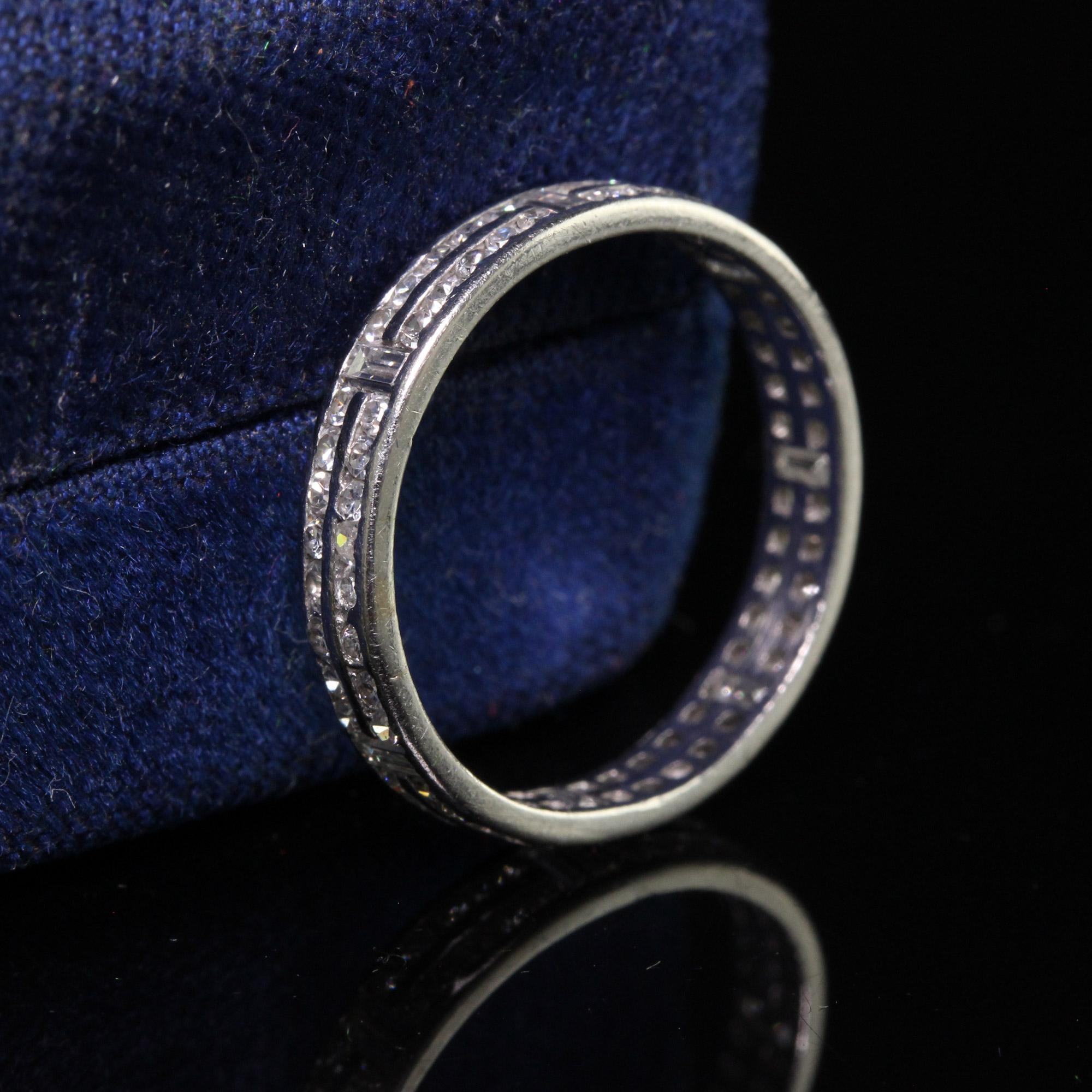 Taille simple Anneau d'éternité Art déco ancien en platine avec diamants baguettes taille unique - Taille 5 1/2 en vente