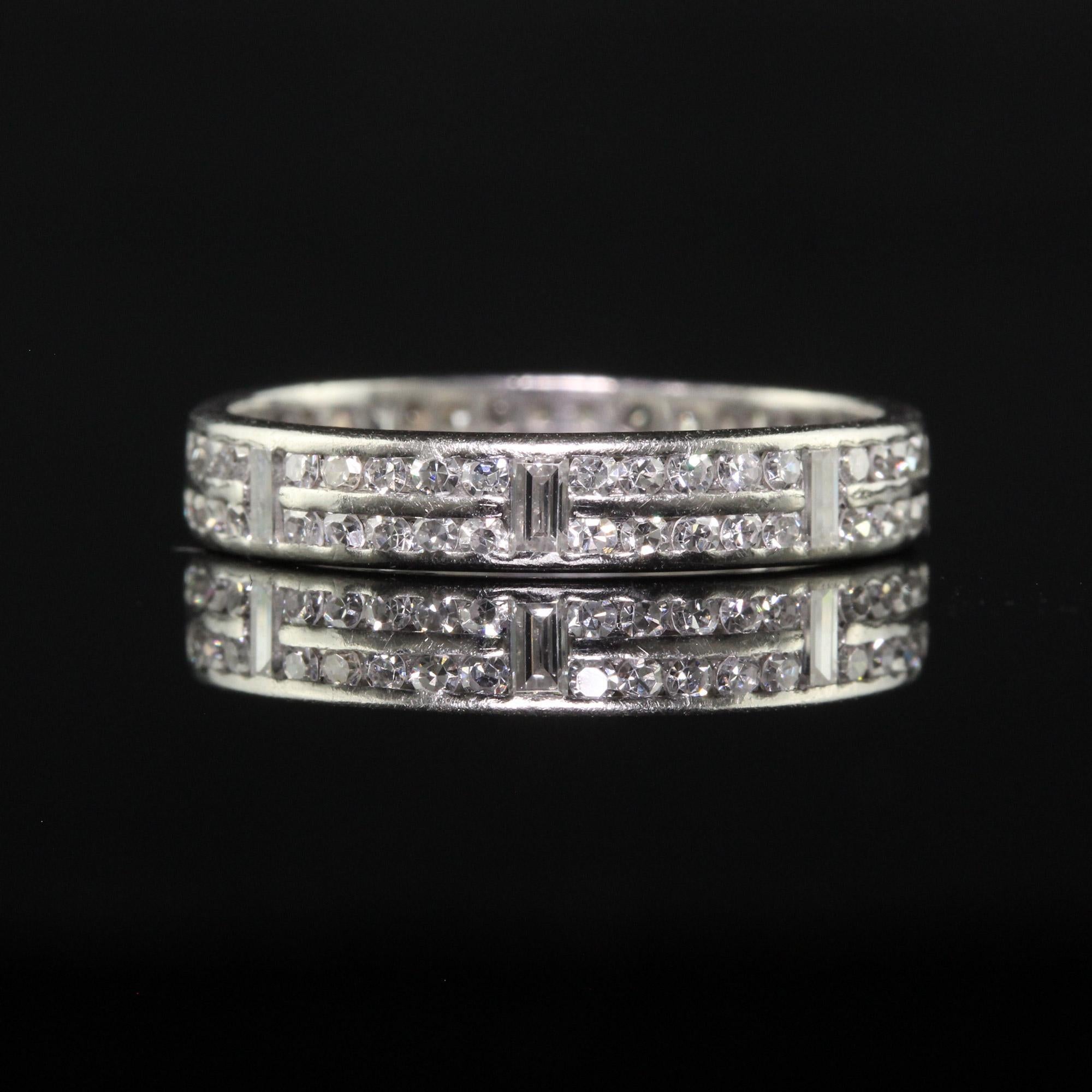 Anneau d'éternité Art déco ancien en platine avec diamants baguettes taille unique - Taille 5 1/2 Pour femmes en vente