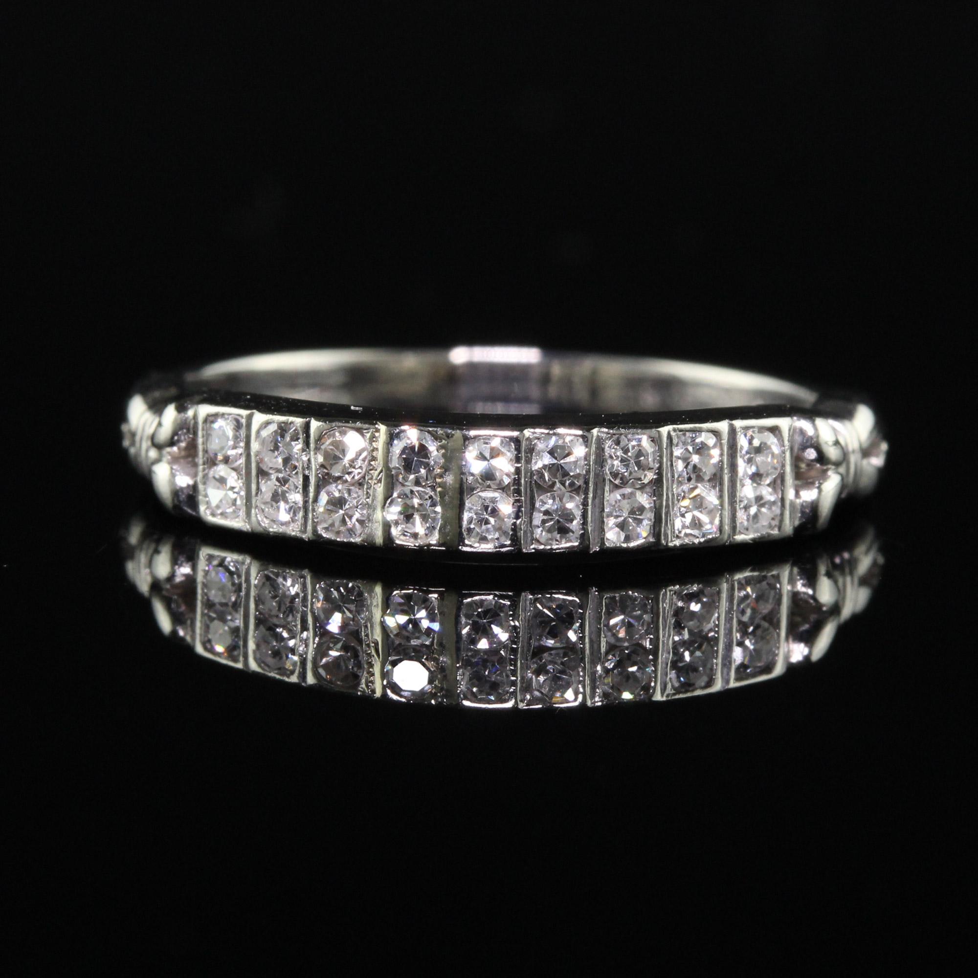 Antiker Art-Déco-Hochzeitsring aus Platin mit Diamanten im Einzelschliff (Einfacher Schliff) im Angebot