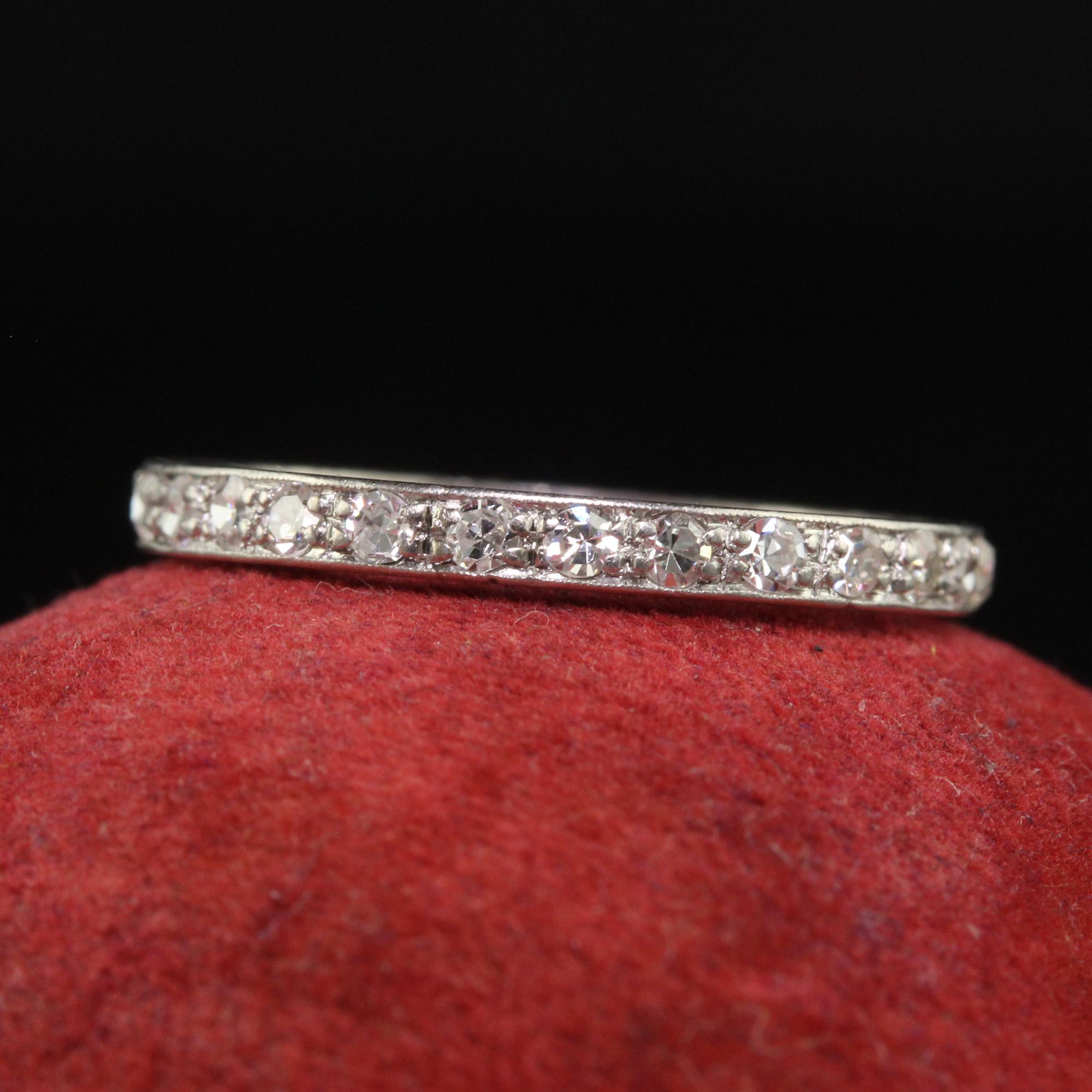 Schöne antike Art Deco Platin Single Cut Diamant graviert Eternity Band - Größe 6,5. Dieses schöne Art Deco-Diamantband für die Ewigkeit ist aus Platin gefertigt. Dieses schöne Band hat einzelne geschliffene Diamanten, die um das gesamte Band